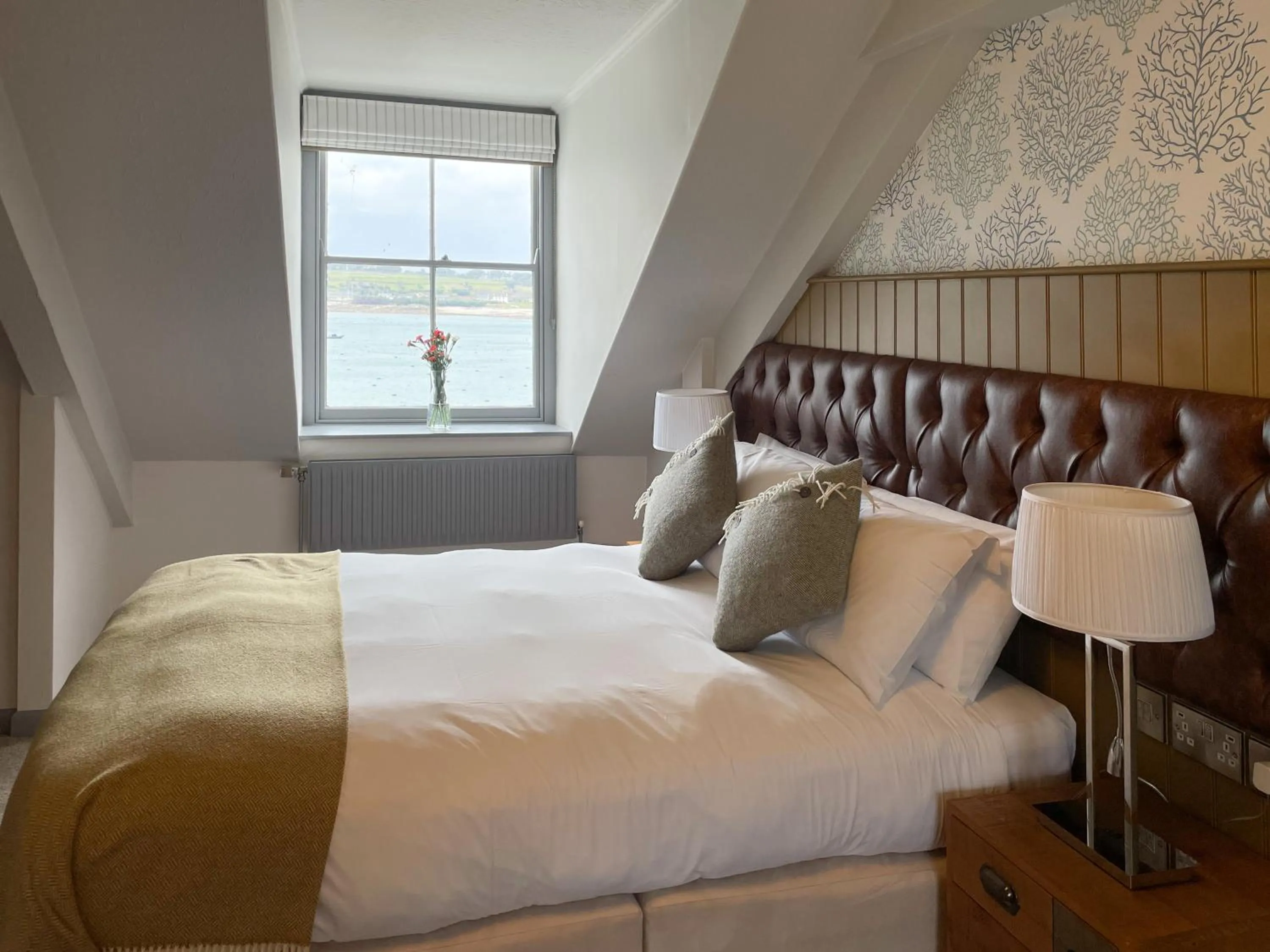 Bedroom, Bed in The Atlantic