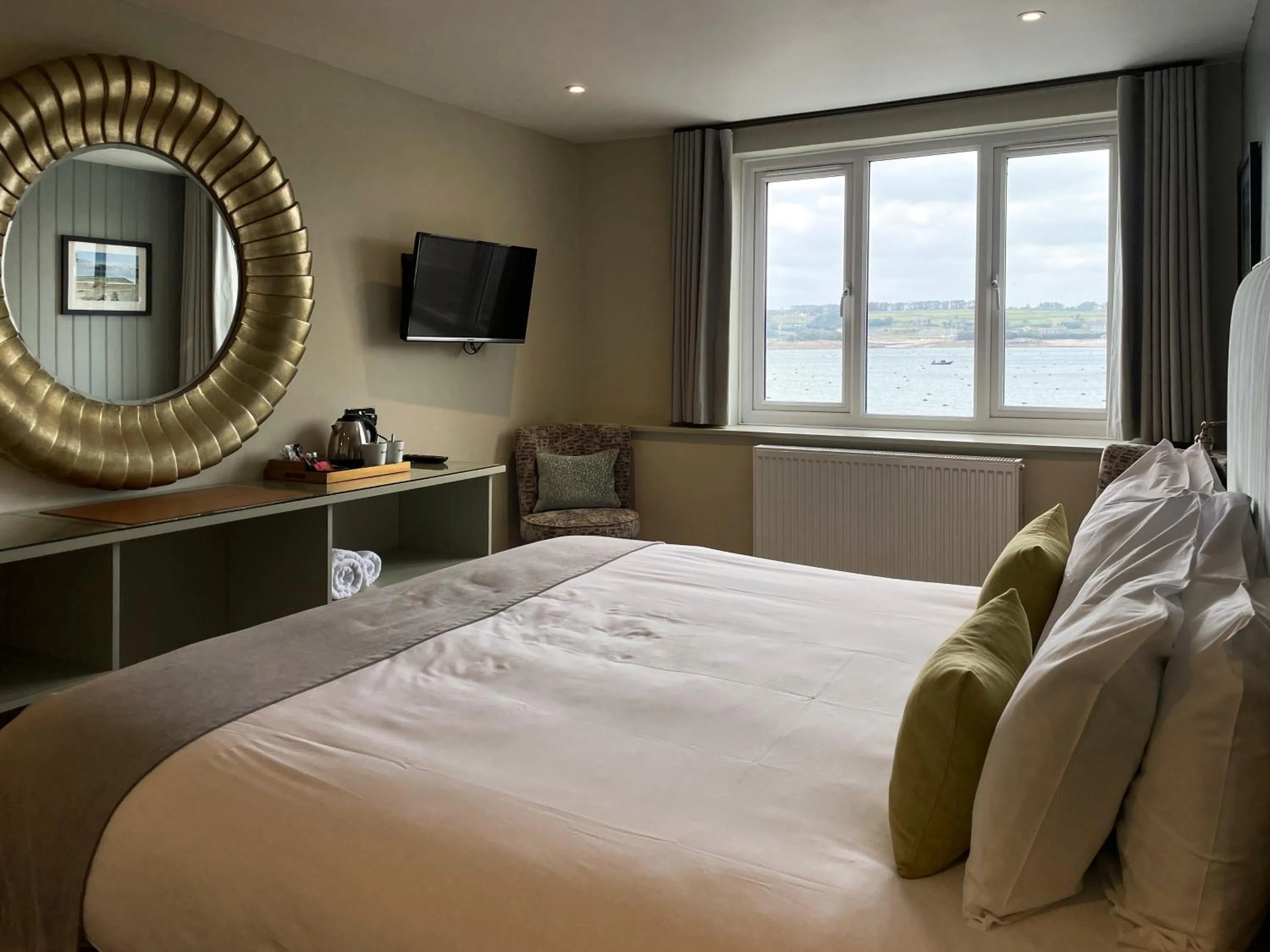 Bedroom, Bed in The Atlantic