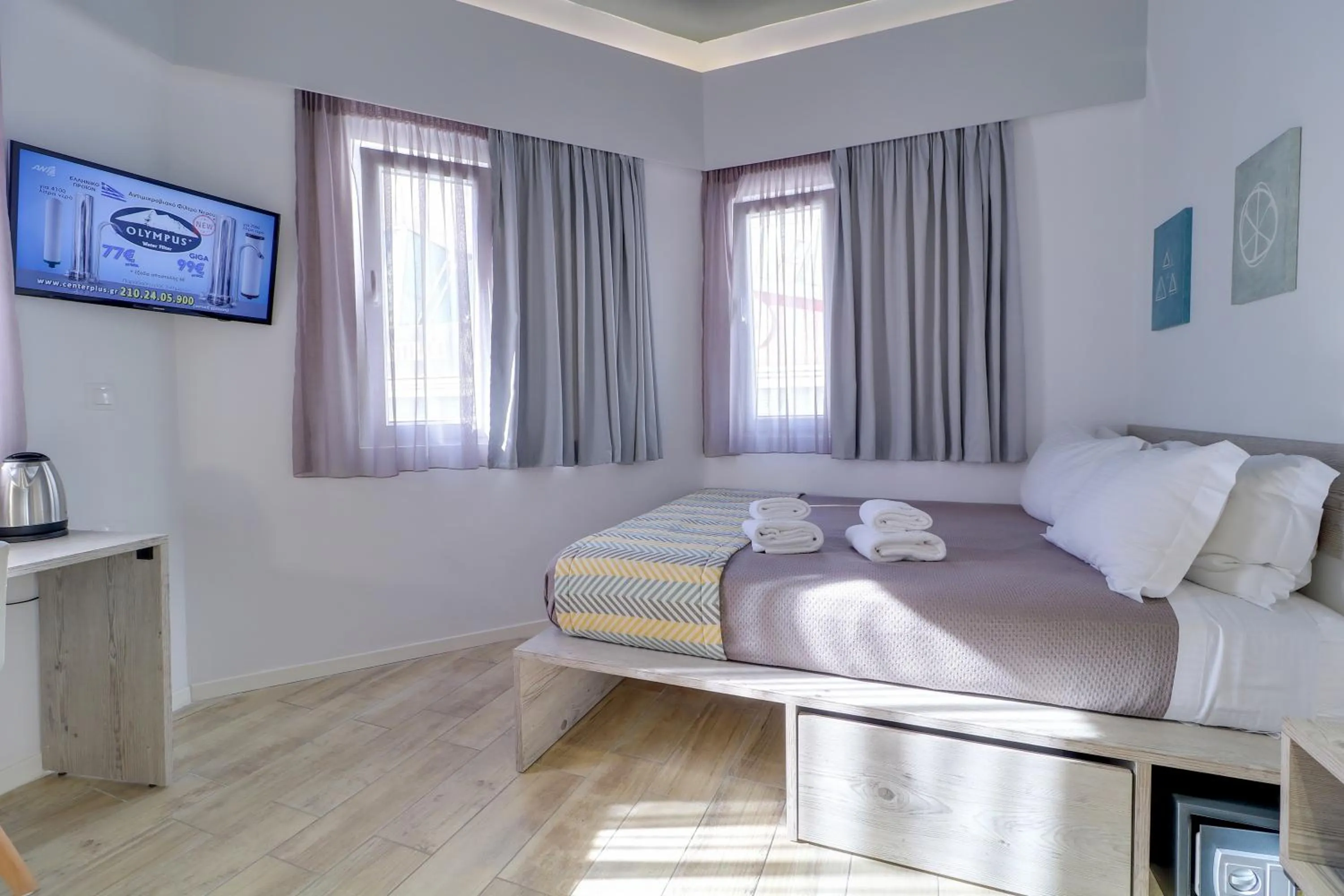 Photo of the whole room, Bed in athensotel