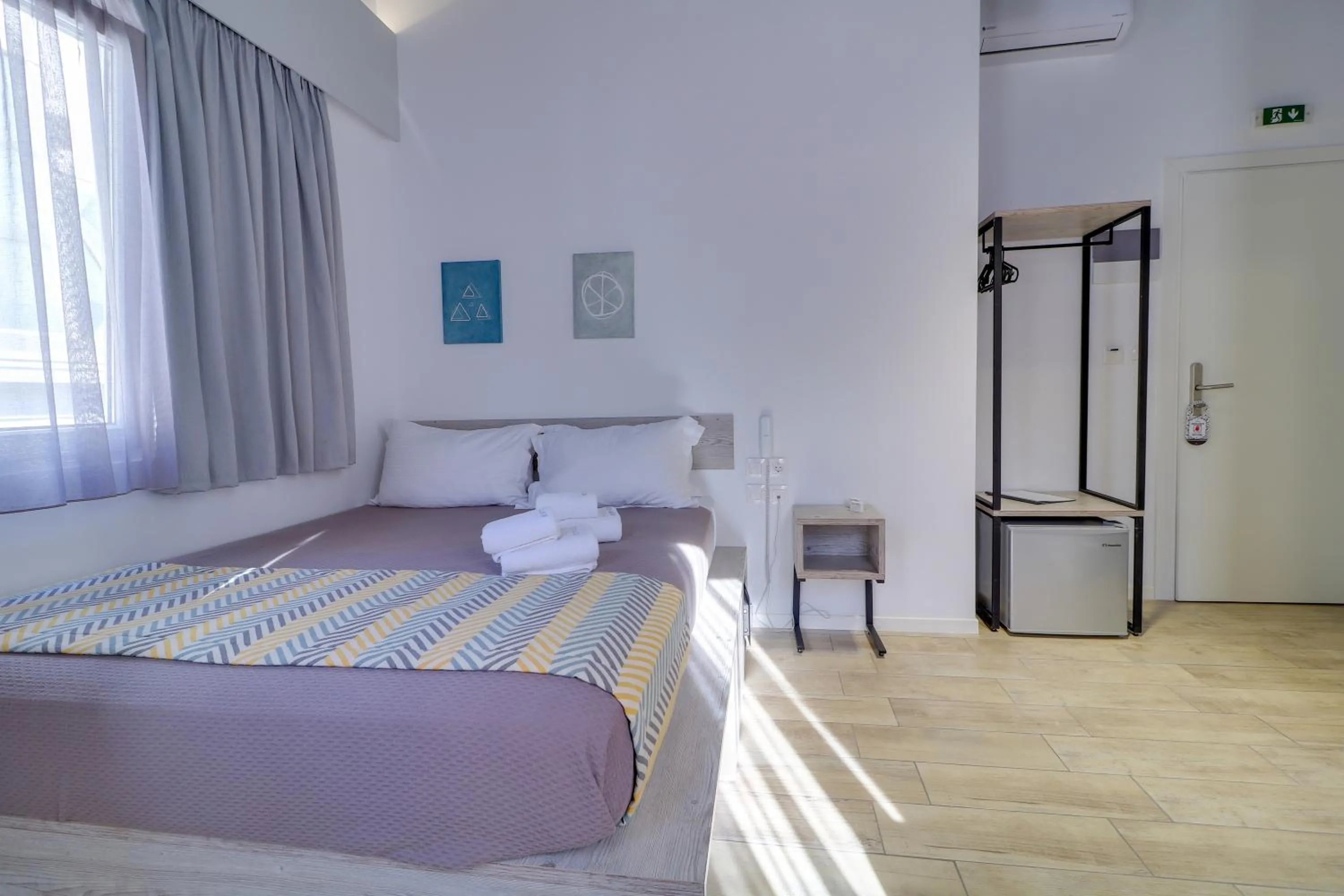 Photo of the whole room, Bed in athensotel