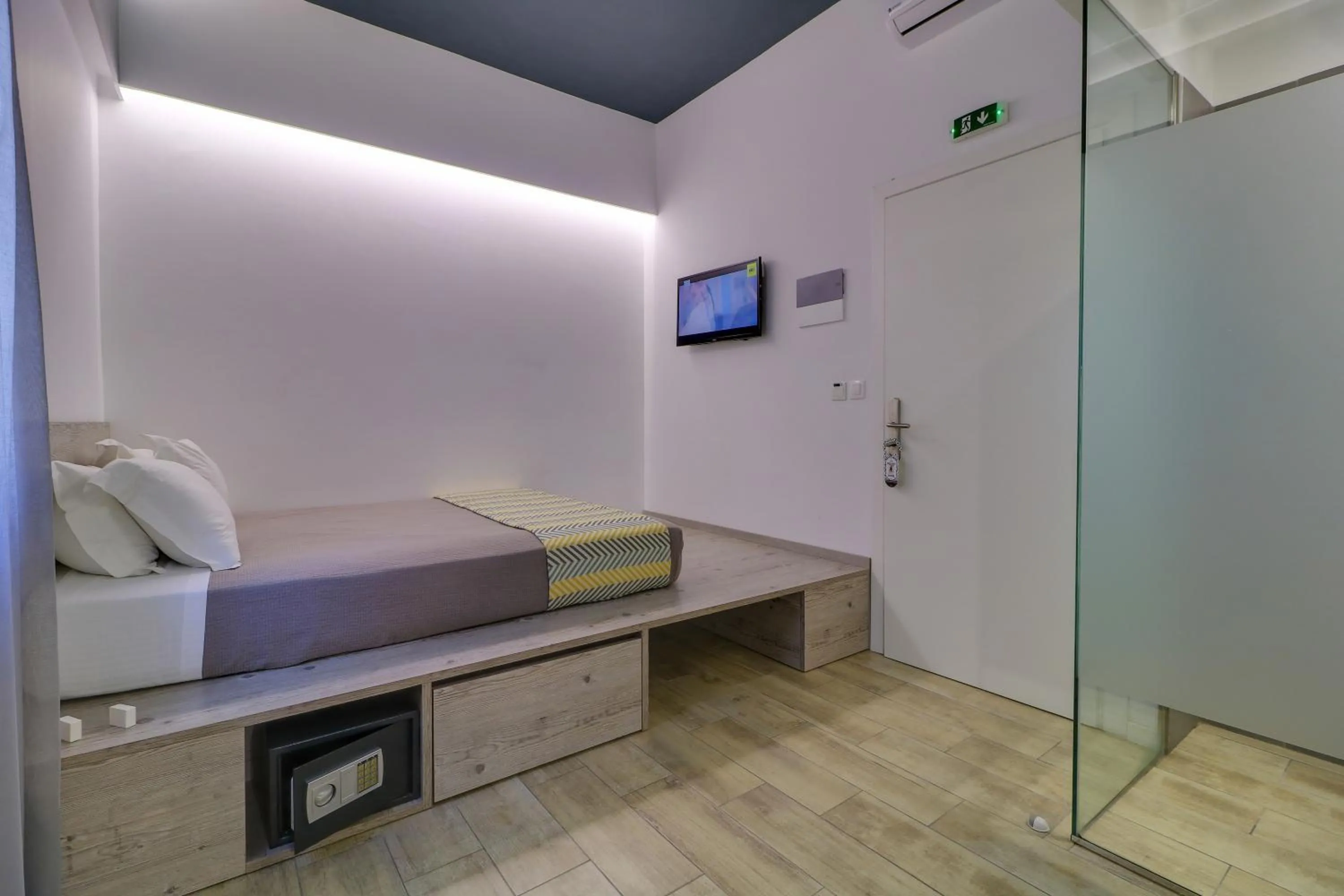 Bedroom, Bed in athensotel