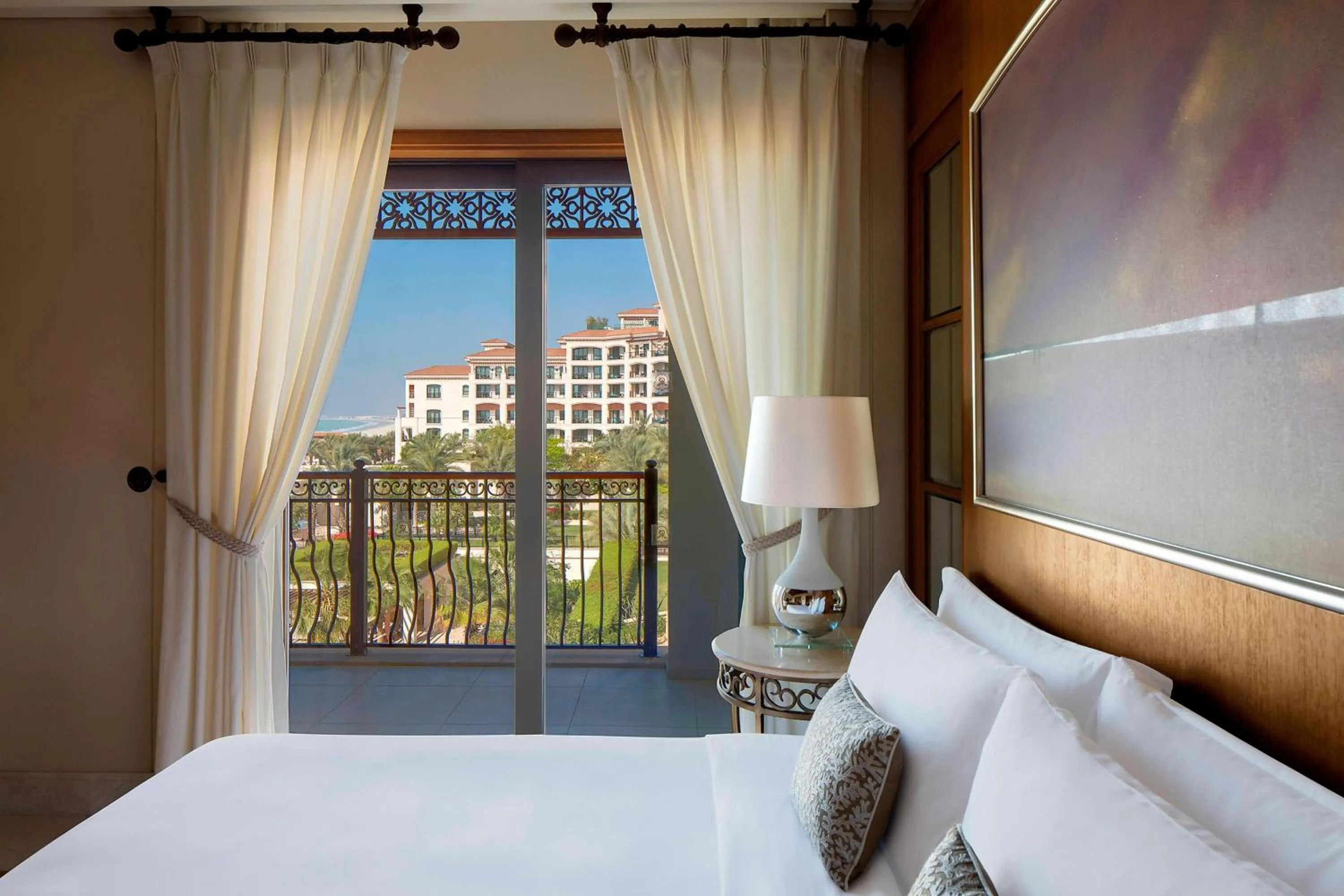Bedroom, Bed in The St. Regis Saadiyat Island Resort, Abu Dhabi