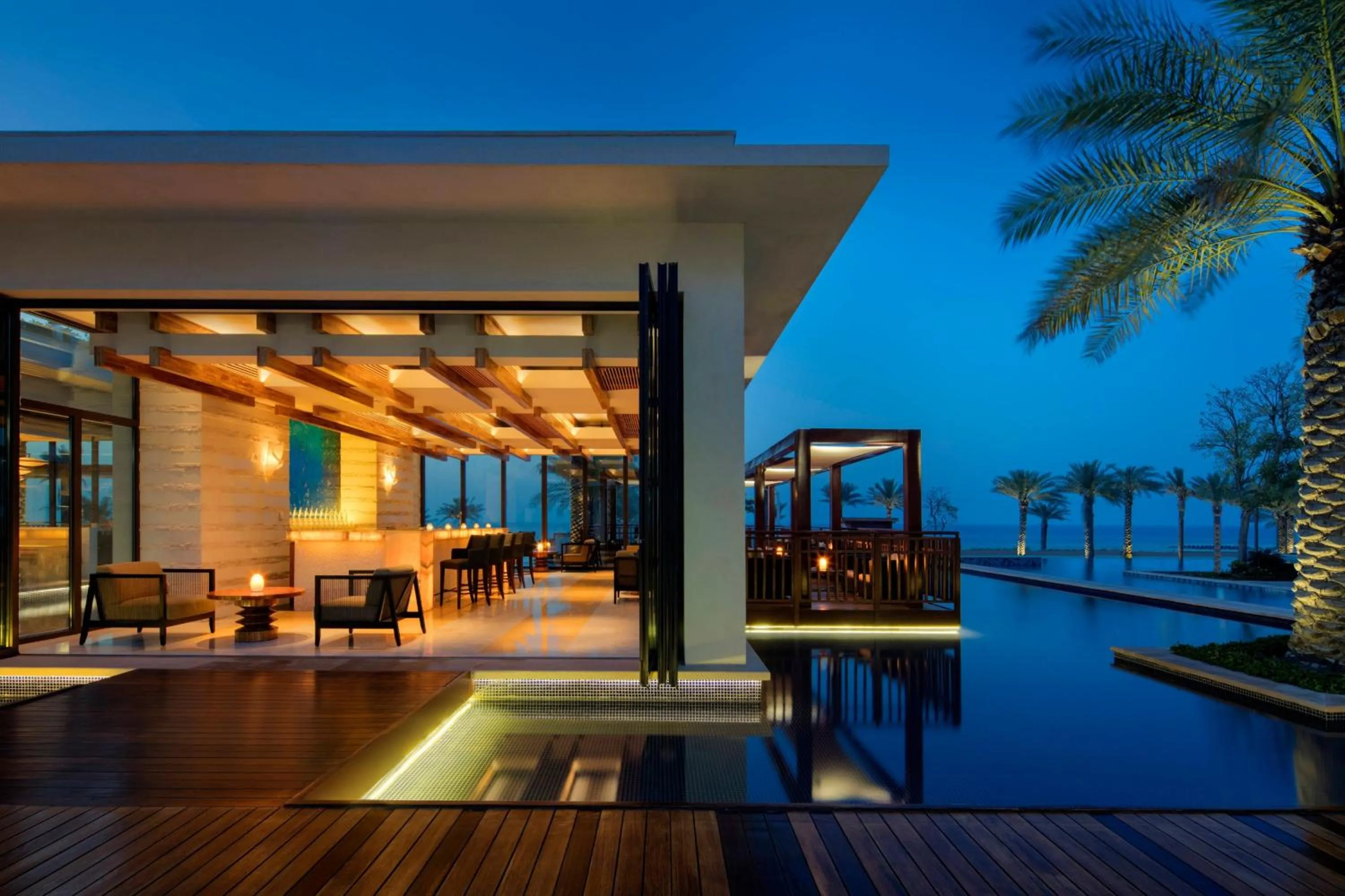 Lounge or bar in The St. Regis Saadiyat Island Resort, Abu Dhabi