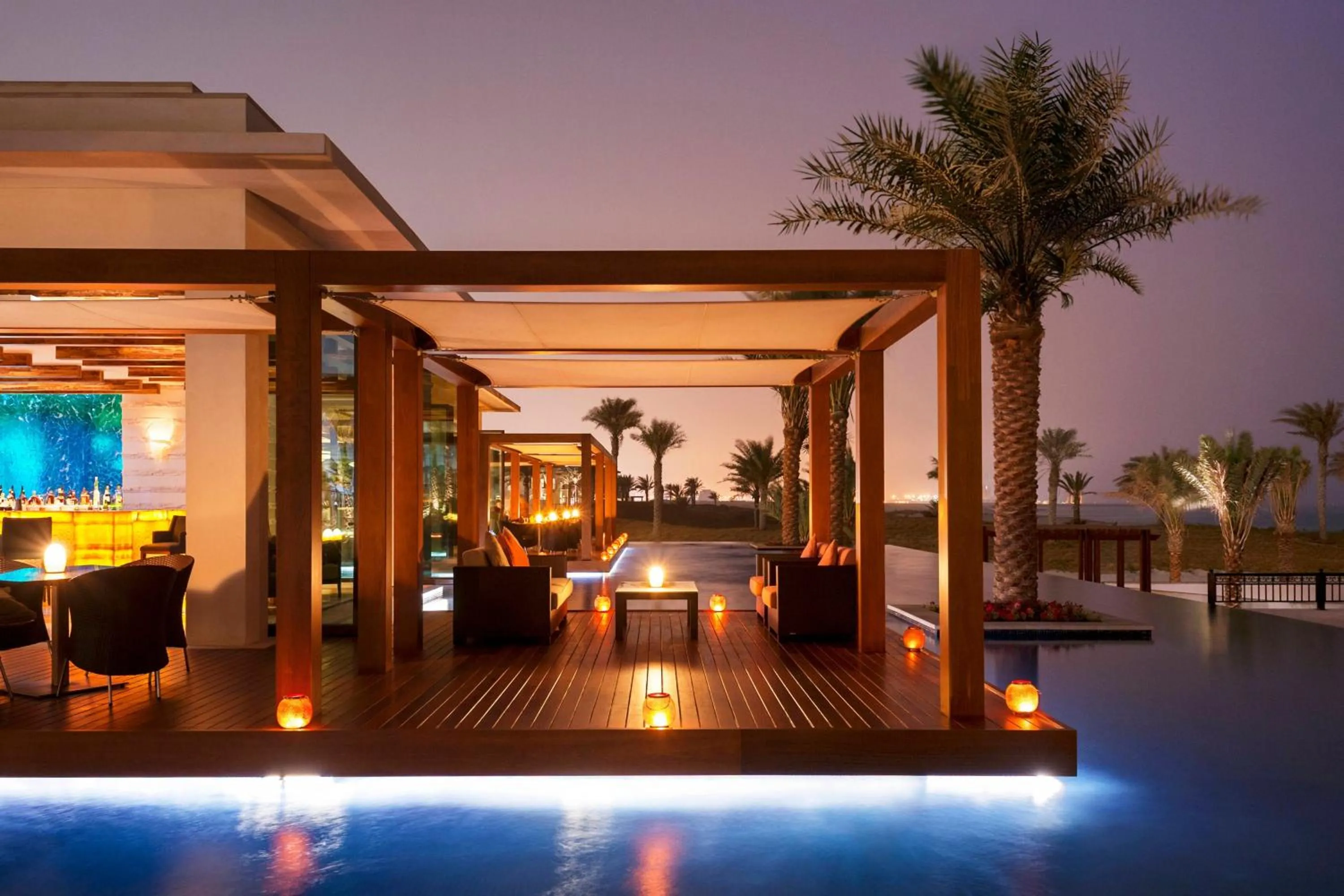 Lounge or bar in The St. Regis Saadiyat Island Resort, Abu Dhabi