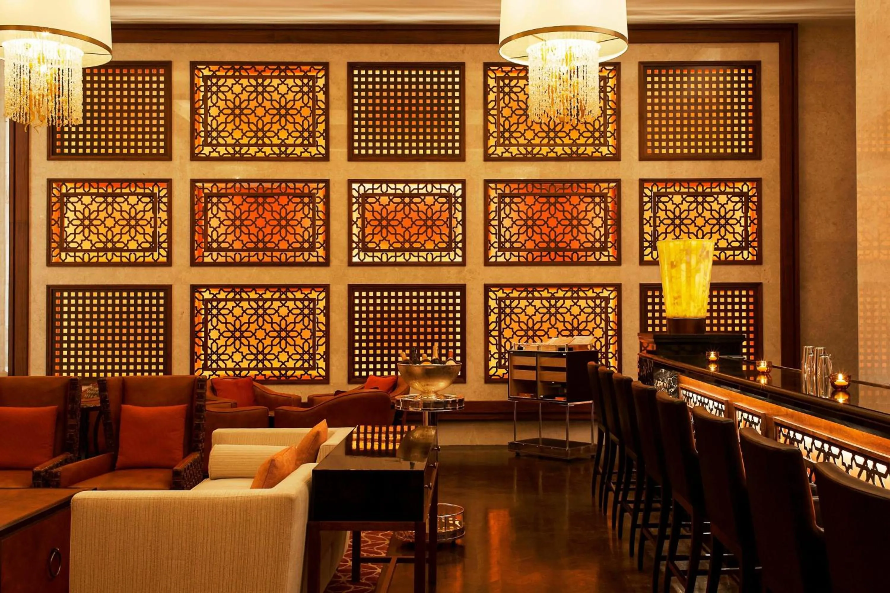 Lounge or bar in The St. Regis Saadiyat Island Resort, Abu Dhabi