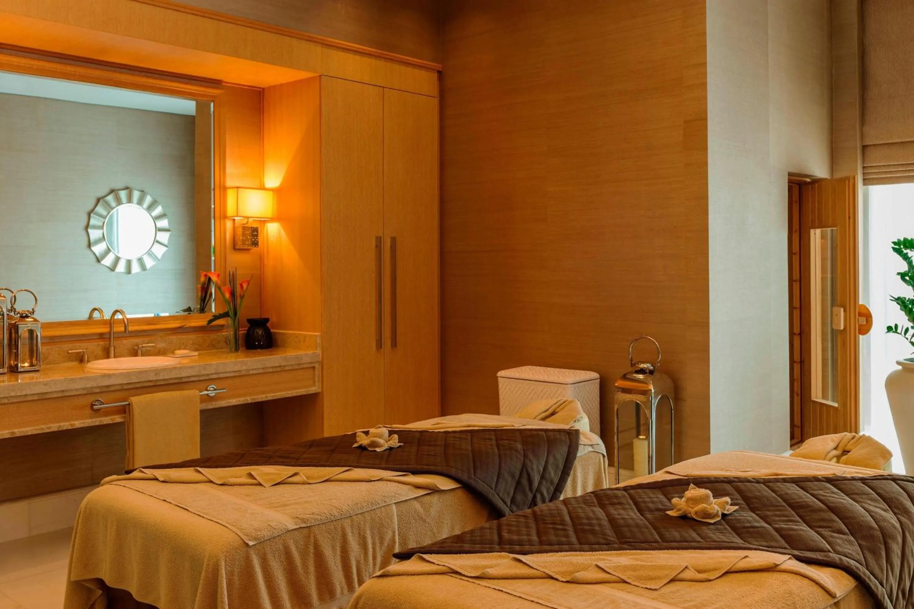 Bedroom, Bed in The St. Regis Saadiyat Island Resort, Abu Dhabi