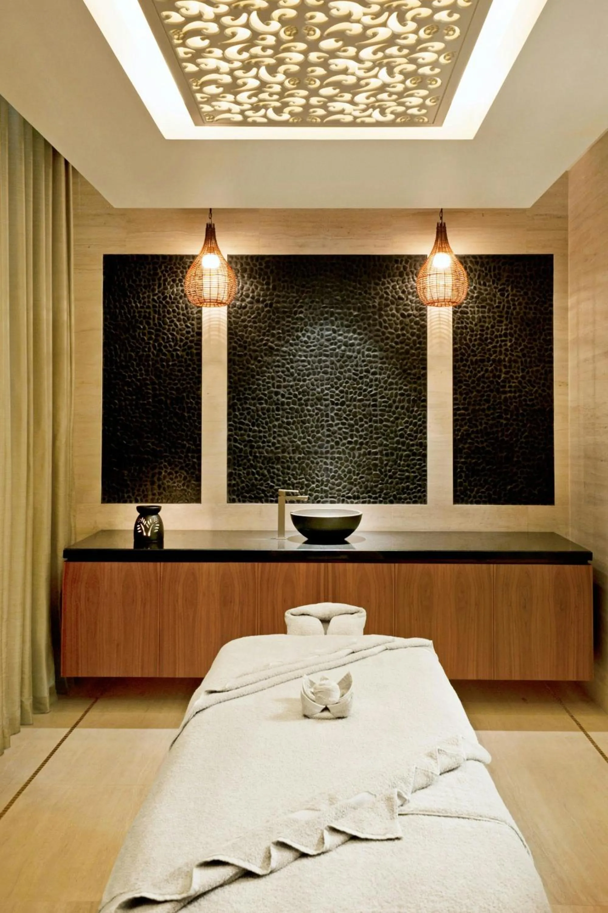 Spa and wellness centre/facilities, Bed in The St. Regis Saadiyat Island Resort, Abu Dhabi