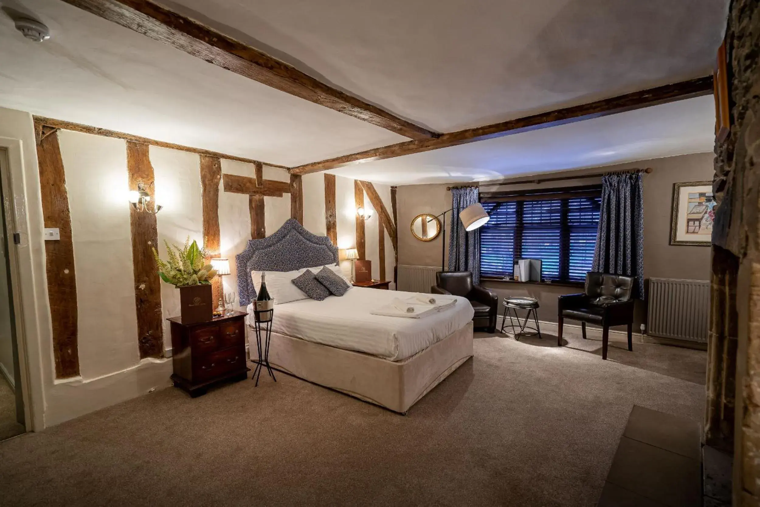 Deluxe King Room - single occupancy in Caravelli Deluxe King Room - single occupancy in Caravelli