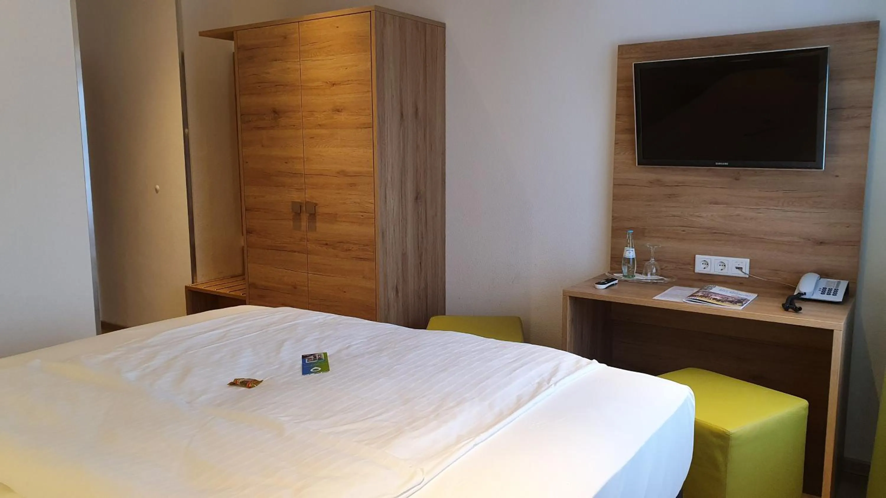 TV and multimedia, Bed in AKZENT Hotel Merfelder Hof