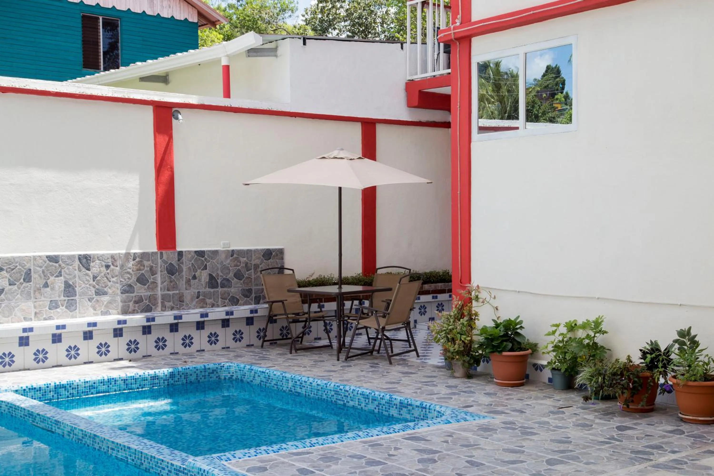 Swimming pool in Hotel Aruma