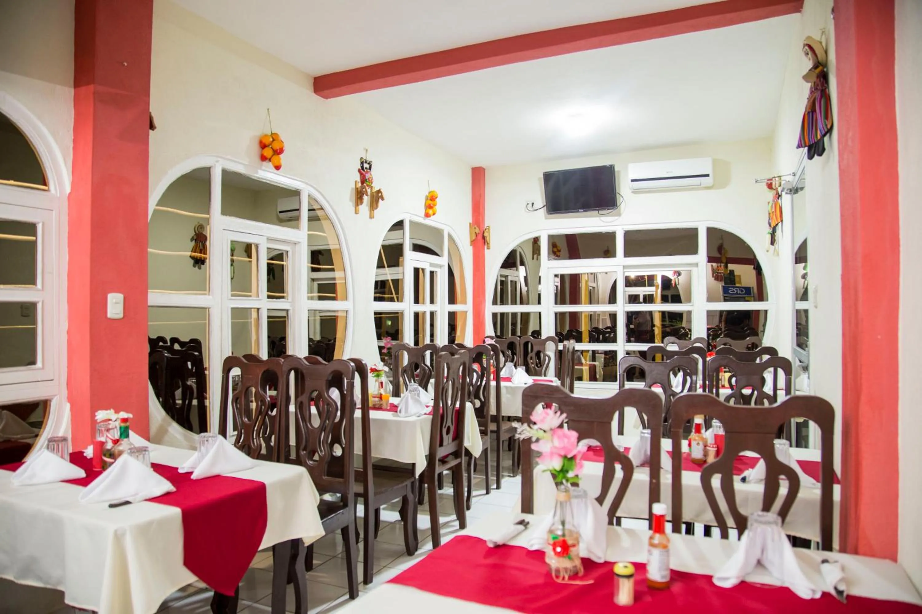 Restaurant/places to eat in Hotel Aruma