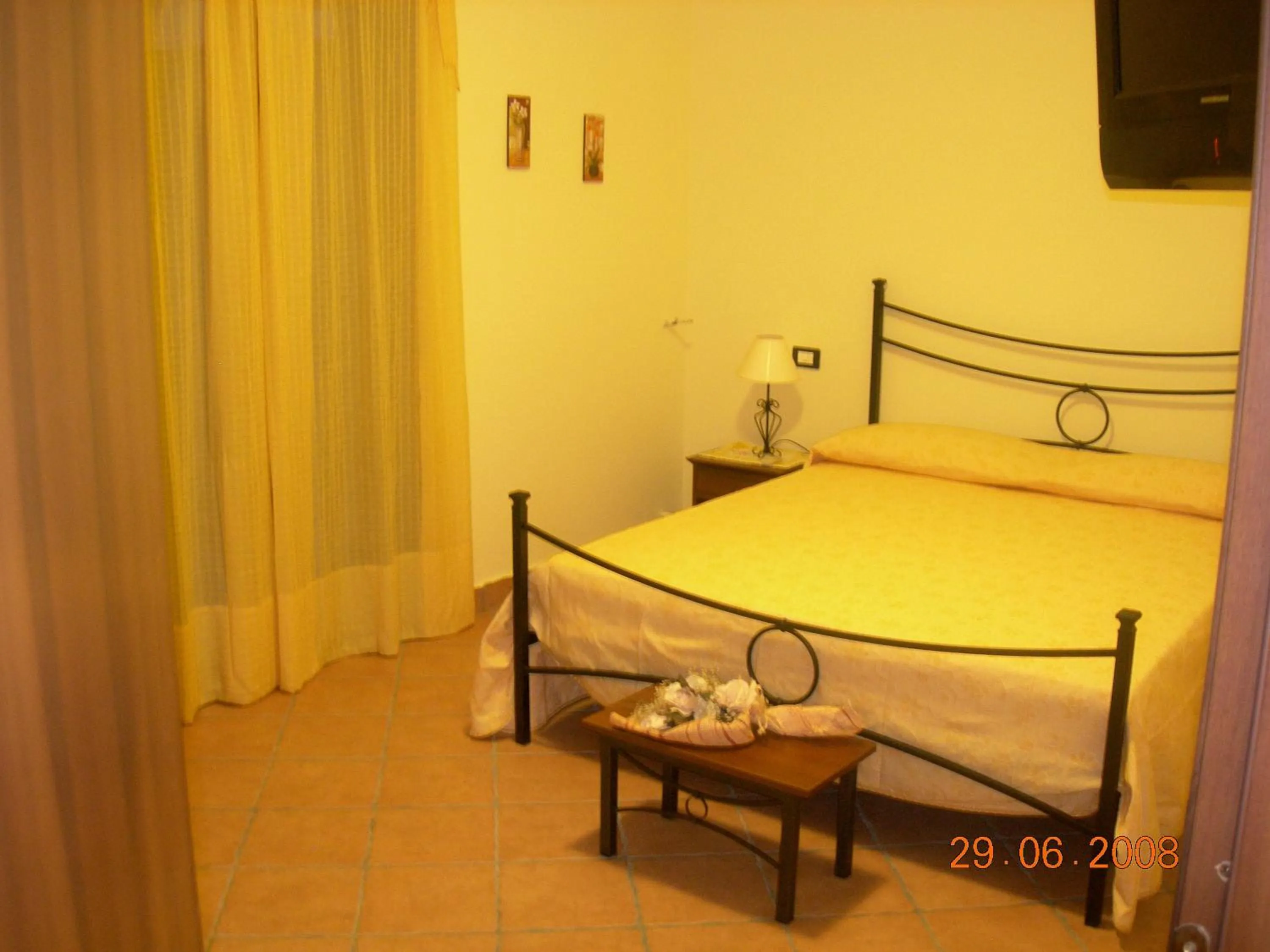 Photo of the whole room, Bed in La Porta Dell'Etna - Nicolosi