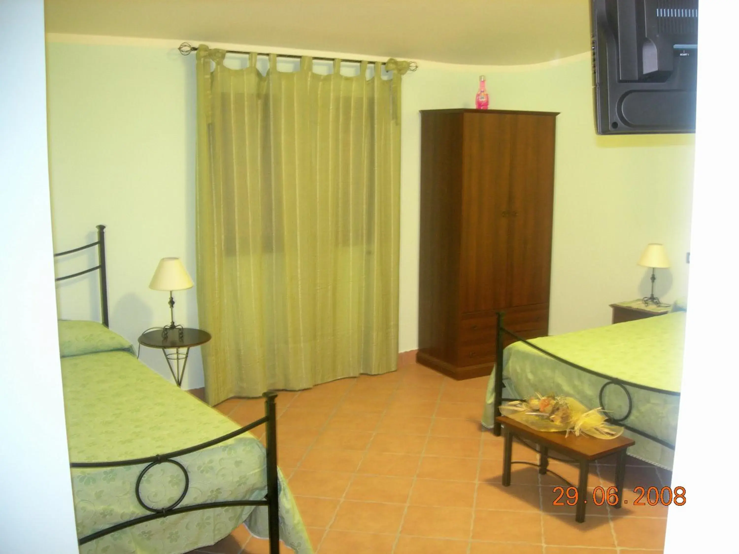 Quadruple Room in La Porta Dell'Etna - Nicolosi Quadruple Room in La Porta Dell'Etna - Nicolosi