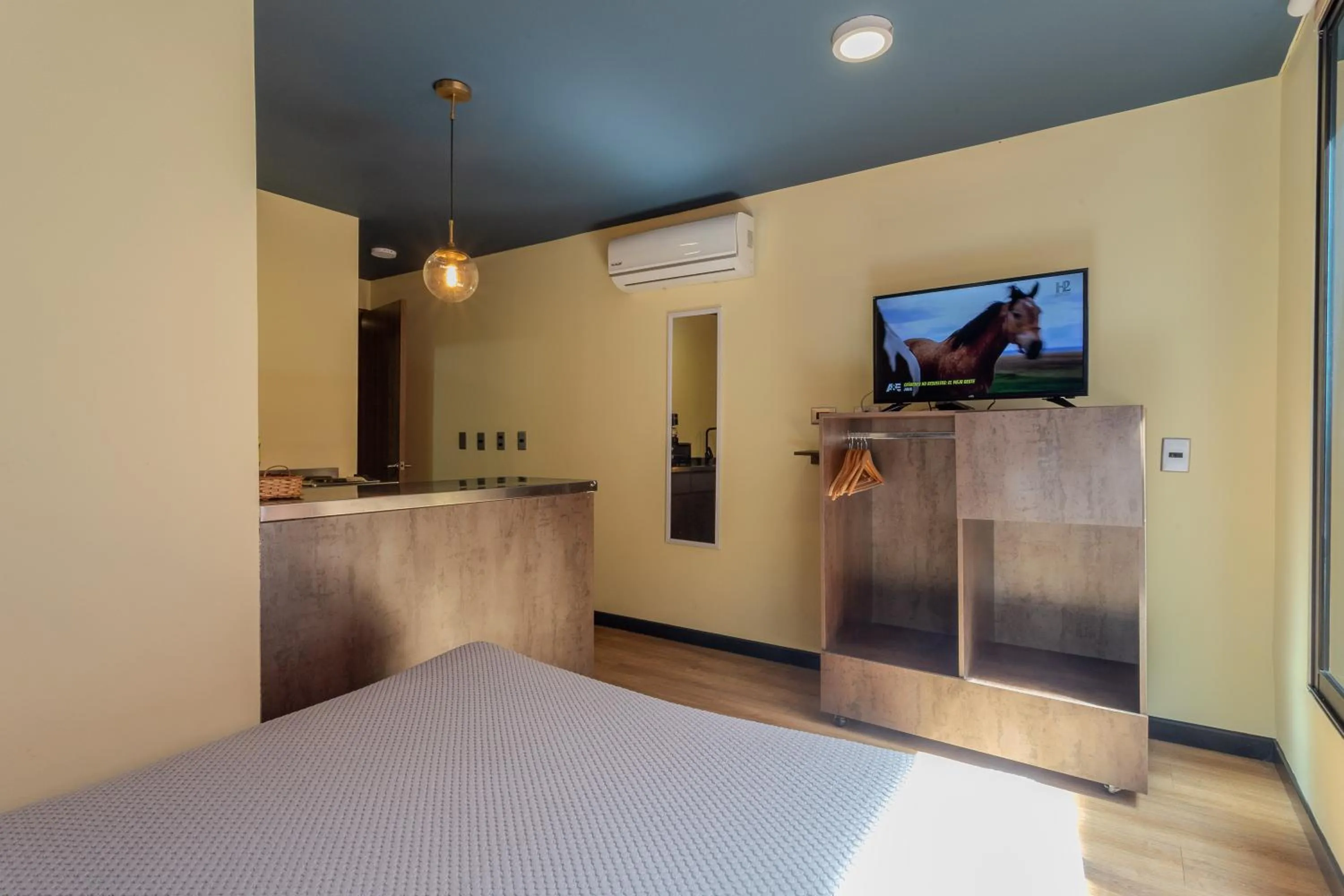 Photo of the whole room, Bed in Soy Local Parque La 93