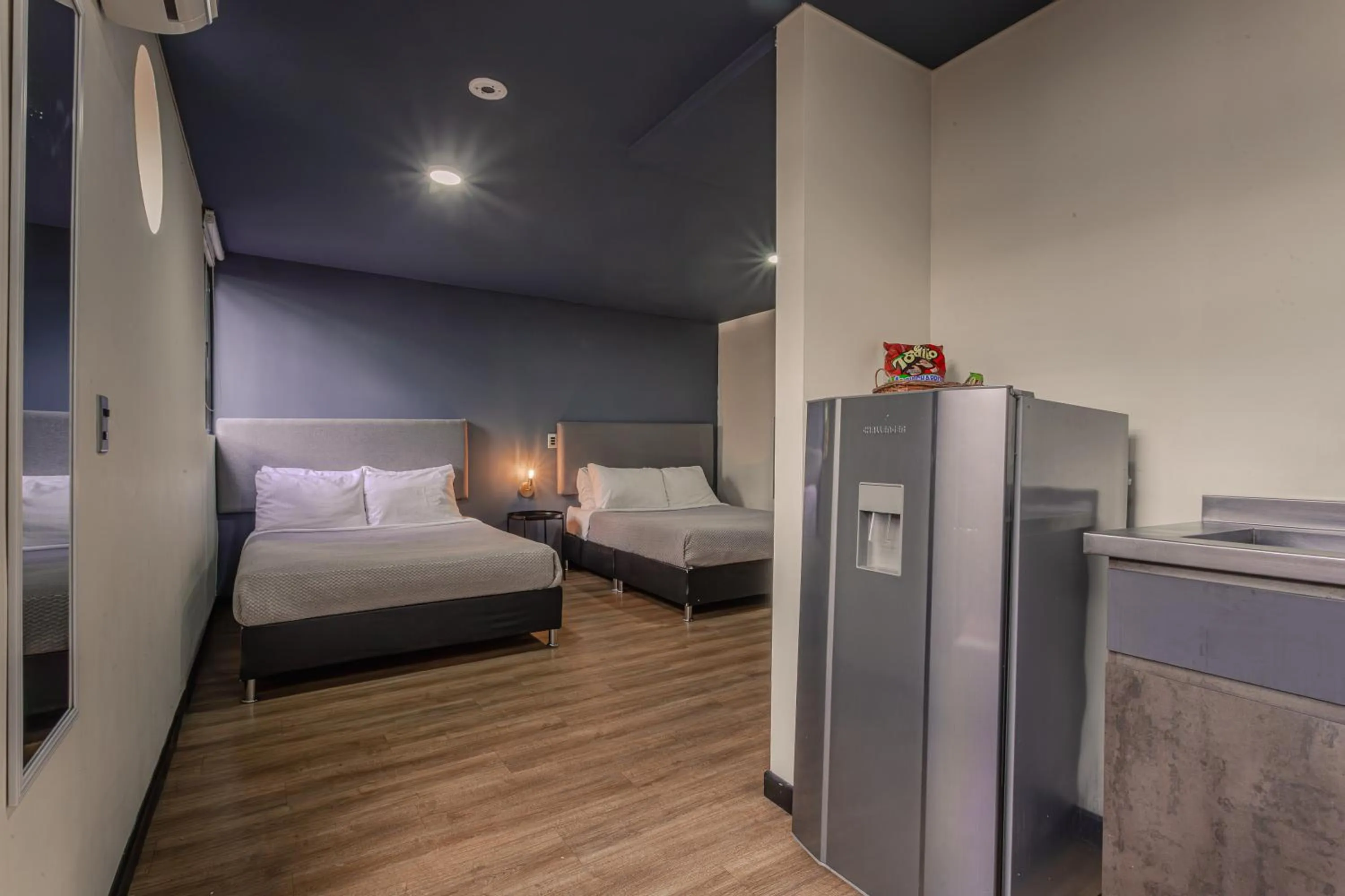 Photo of the whole room, Bed in Soy Local Parque La 93