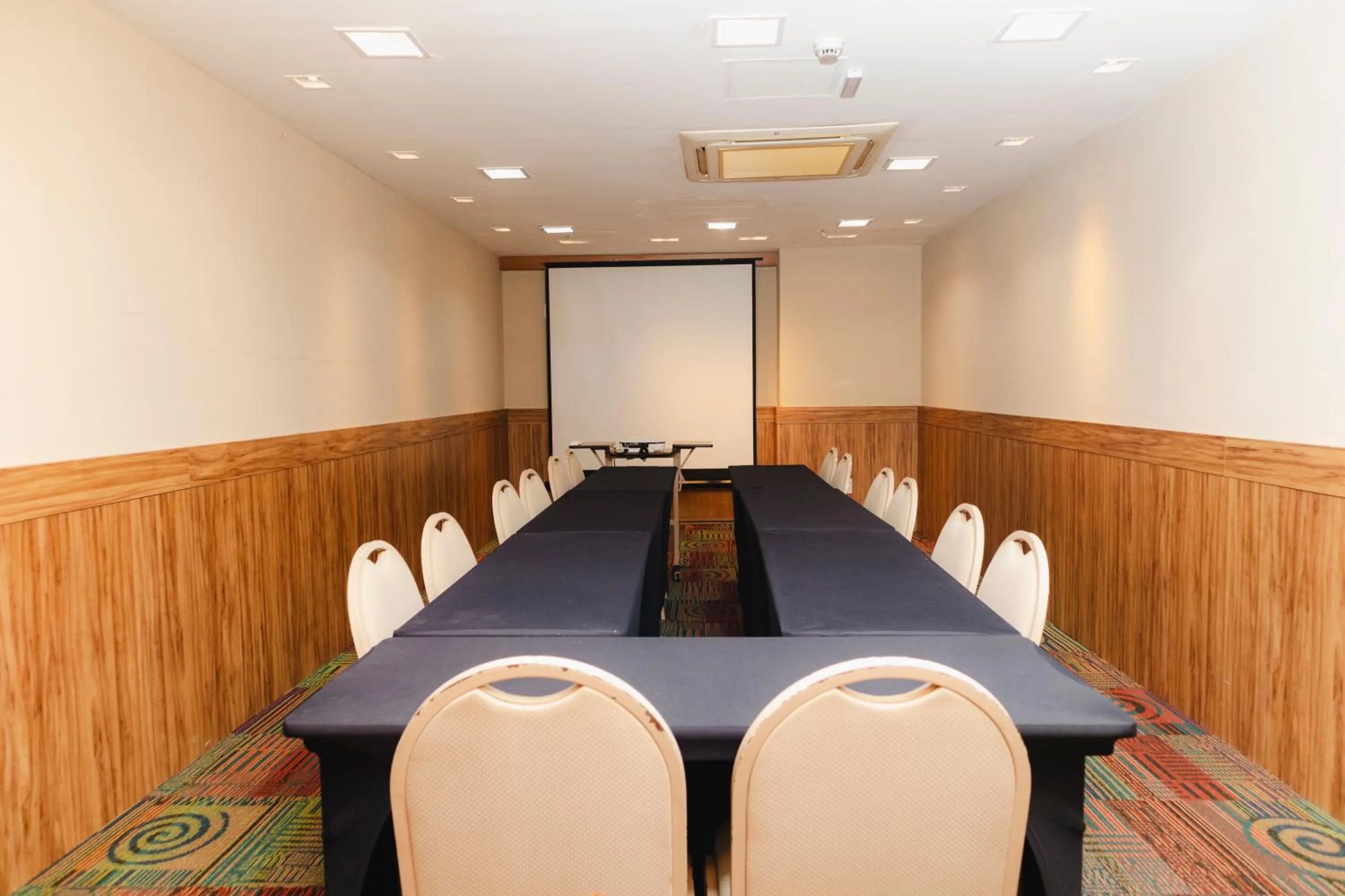 Meeting/conference room in Comfort Hotel Campos dos Goytacazes
