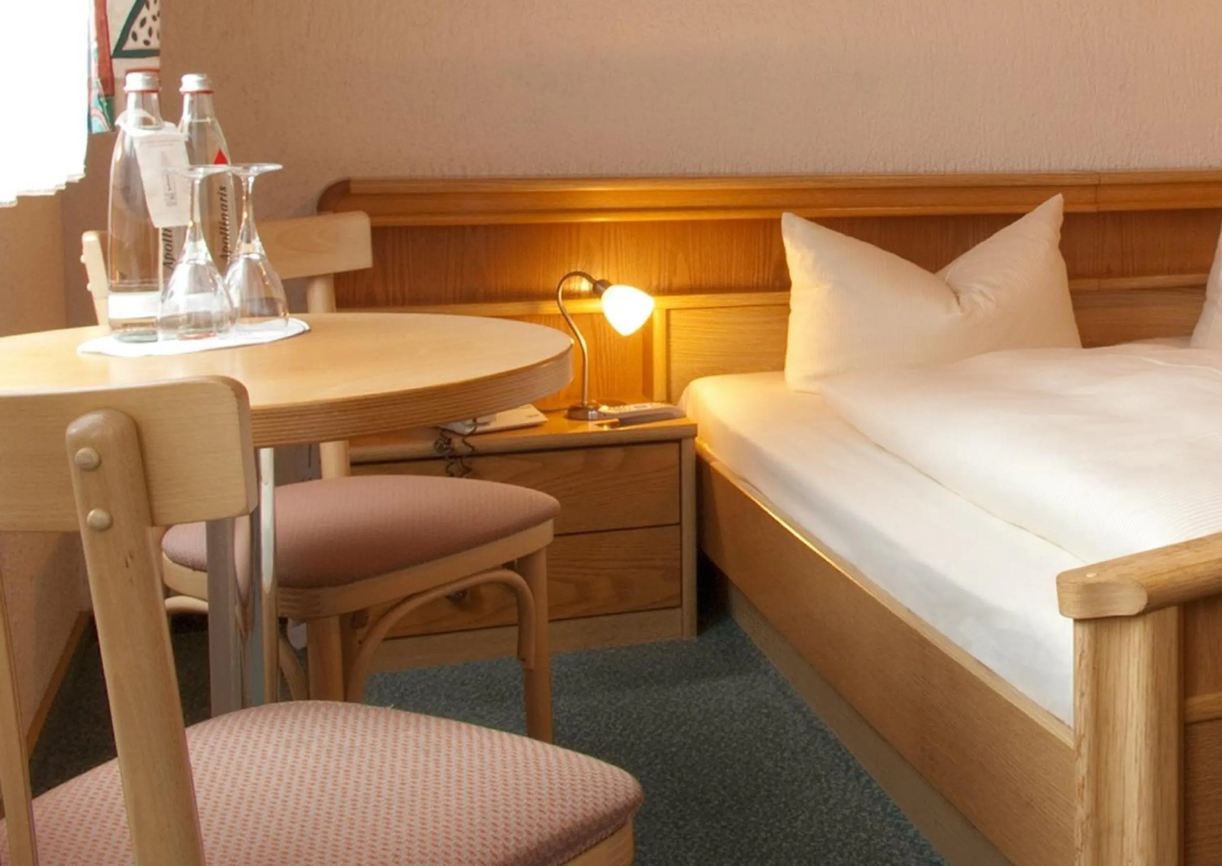 Photo of the whole room, Bed in Moselstern-Hotel "Weinhaus Fuhrmann"