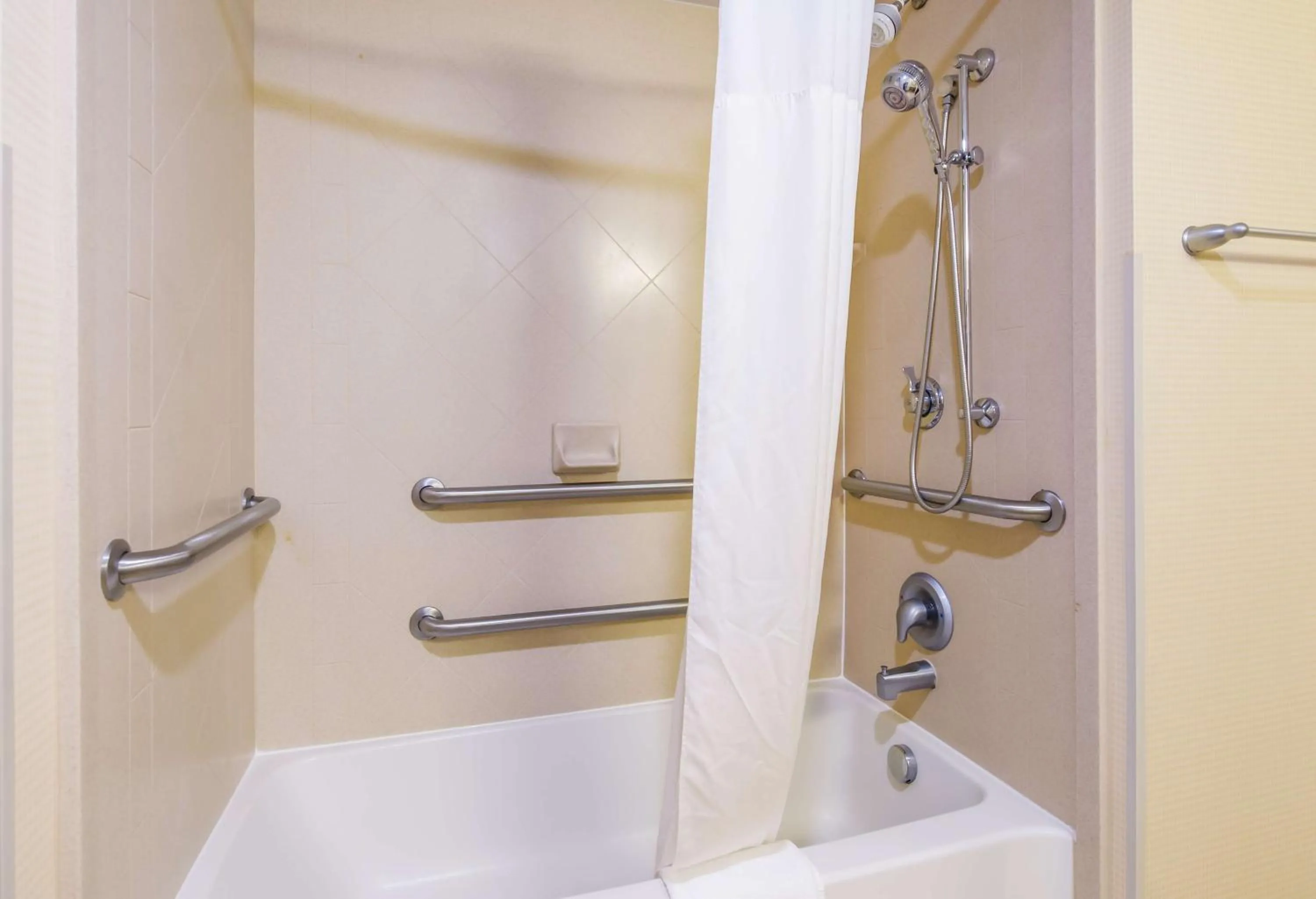 Bathroom in Hampton Inn Galax