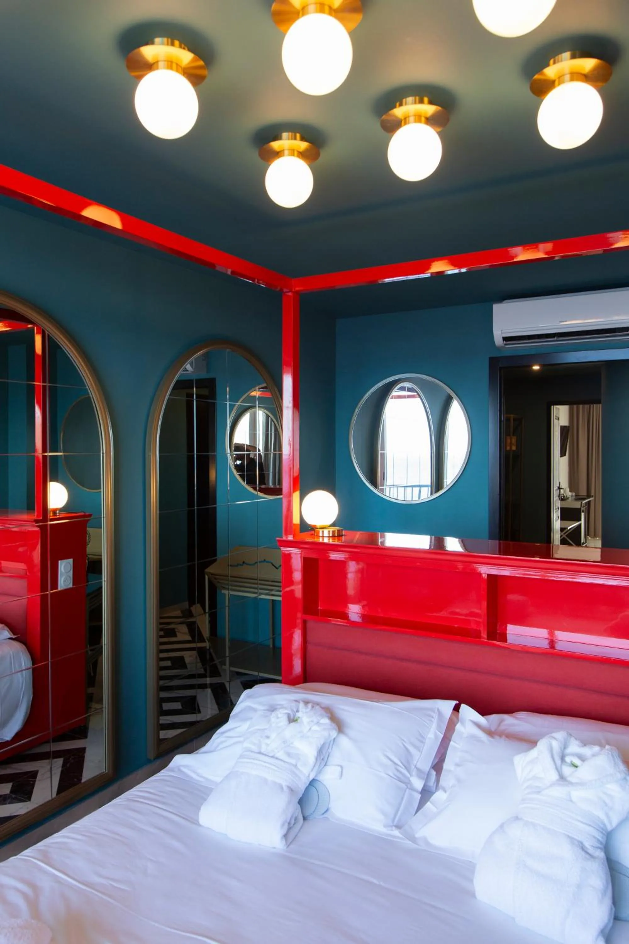 Bed in Hotel La Pietra Restaurant & Spa