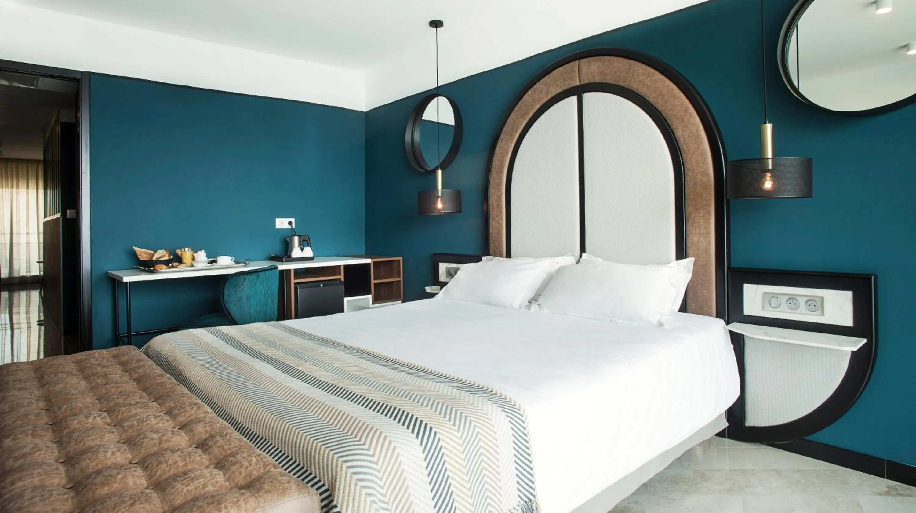 Bed in Hotel La Pietra Restaurant & Spa