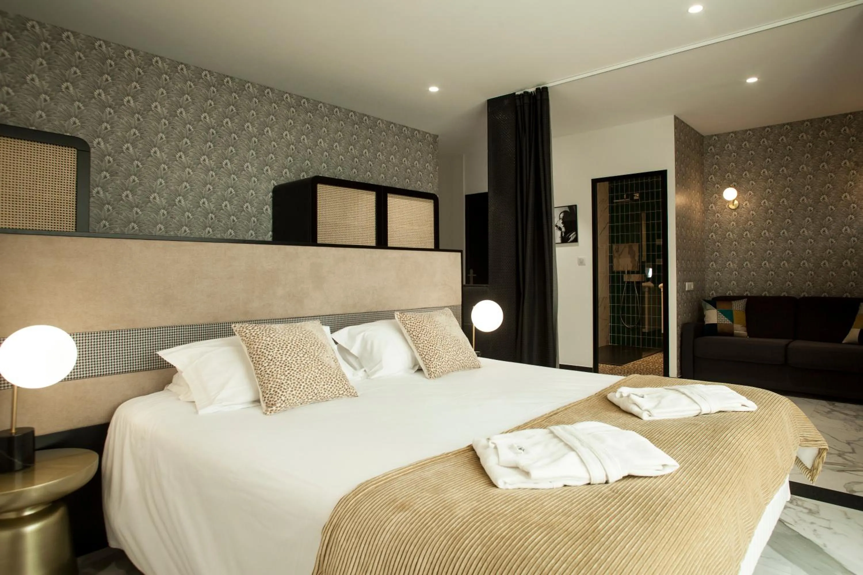 Bed in Hotel La Pietra Restaurant & Spa