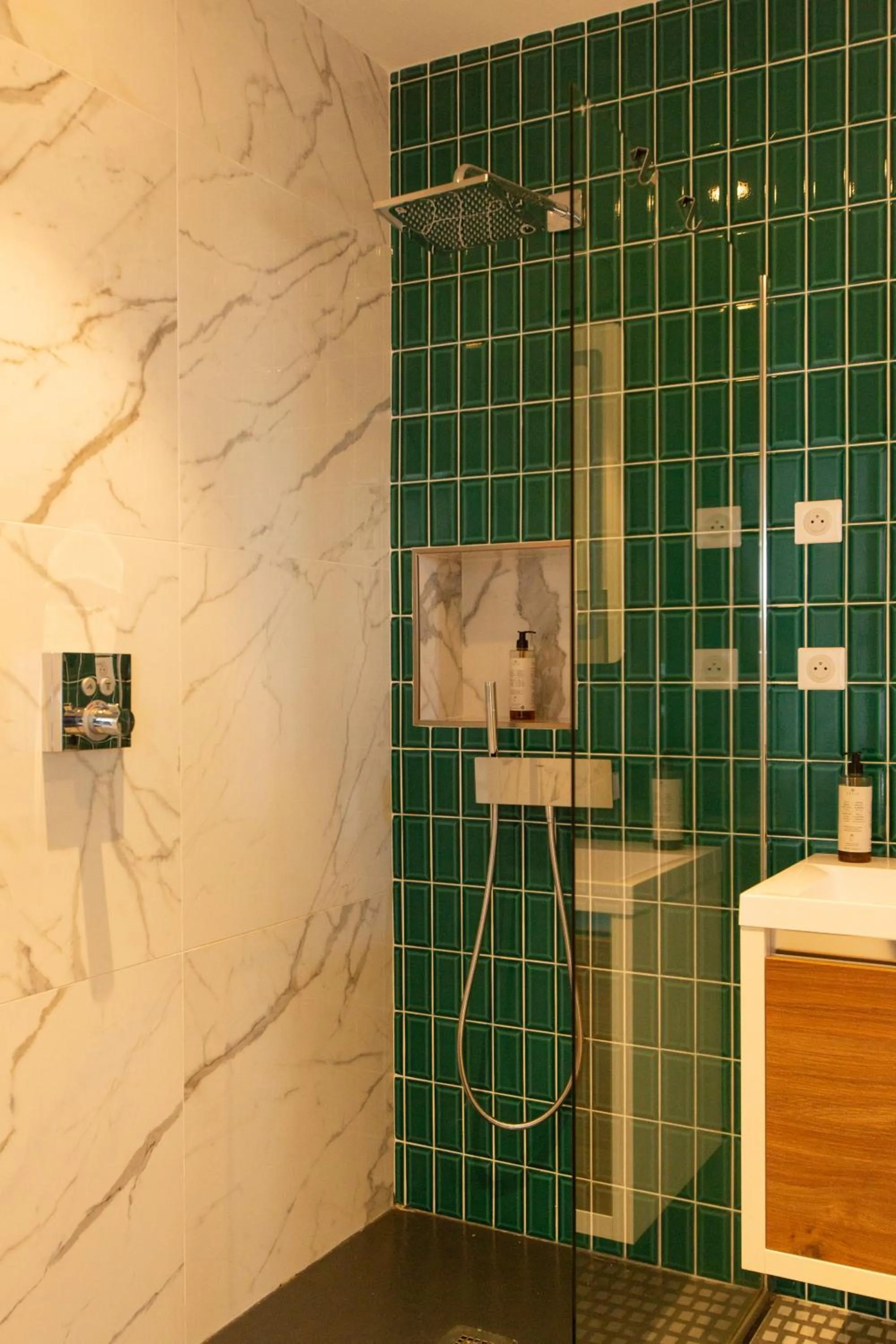 Shower in Hotel La Pietra Restaurant & Spa