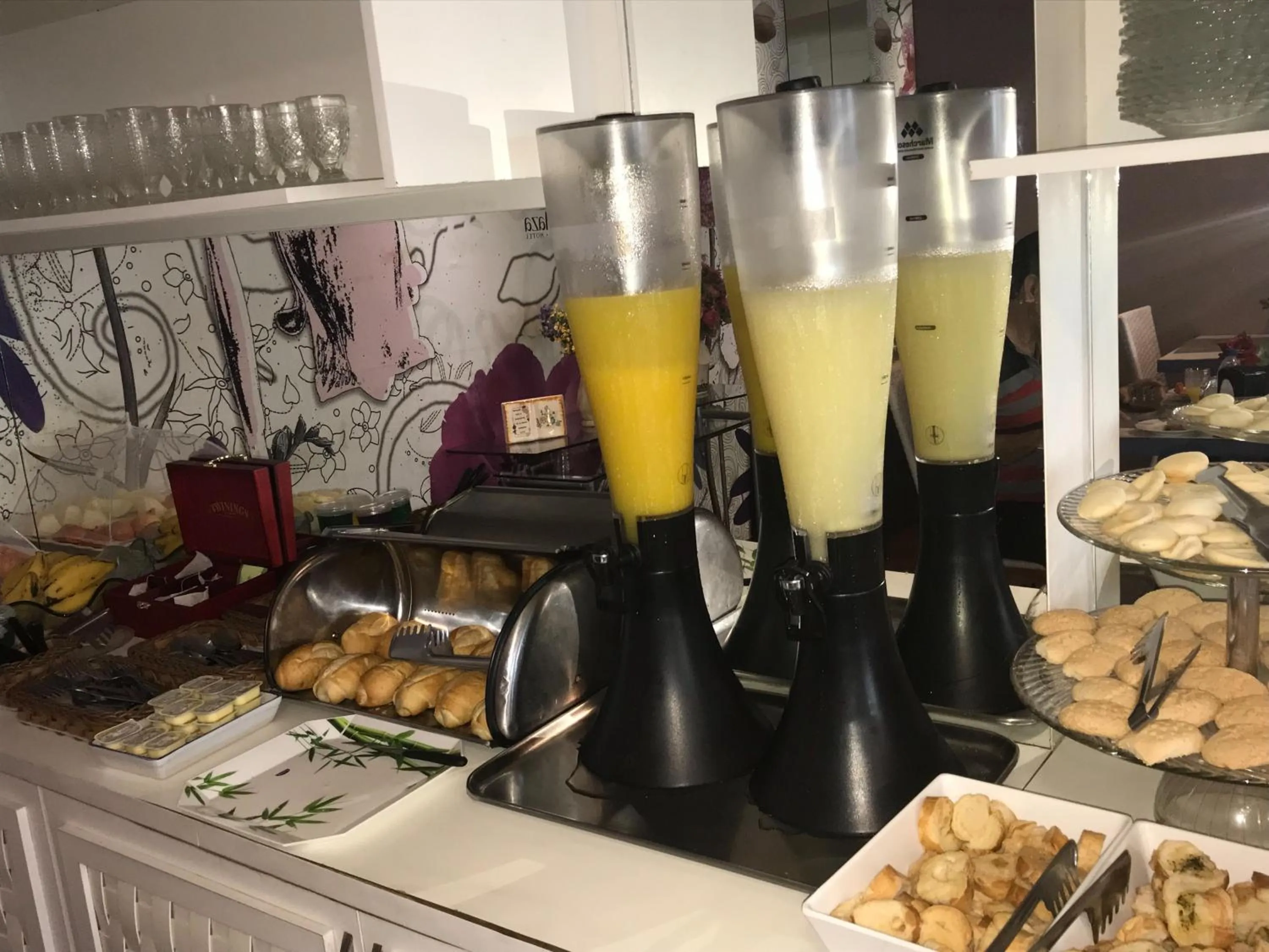 Restaurant/places to eat in Aton Plaza Hotel