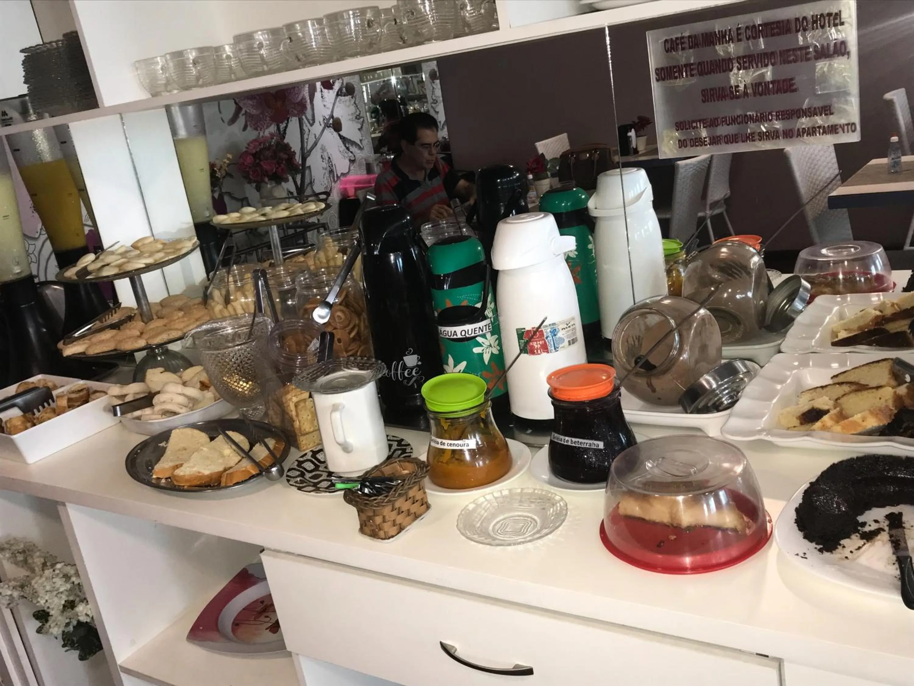 Restaurant/places to eat in Aton Plaza Hotel