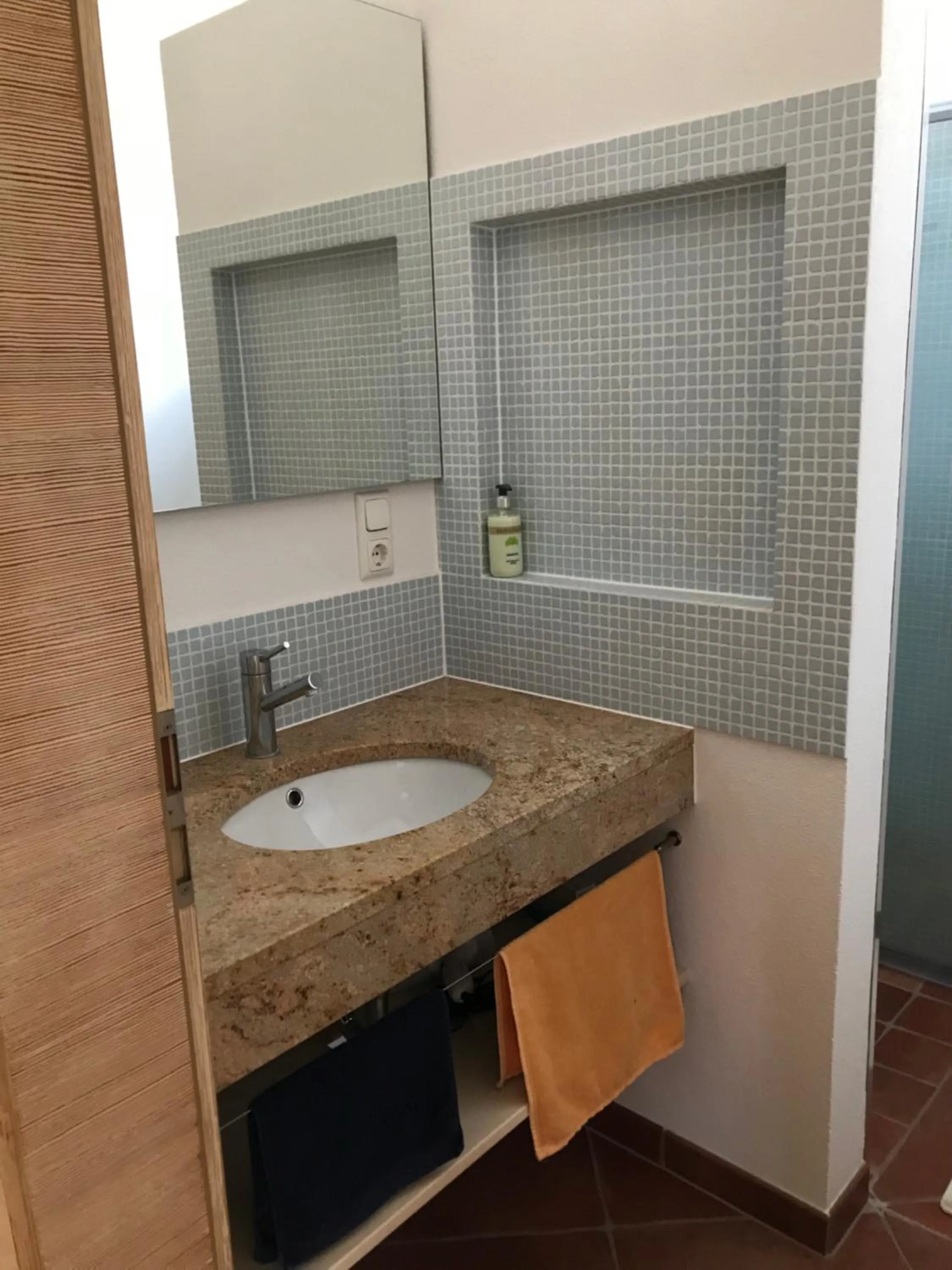 Bathroom in Rhönhaus mit Kreuzbergblick