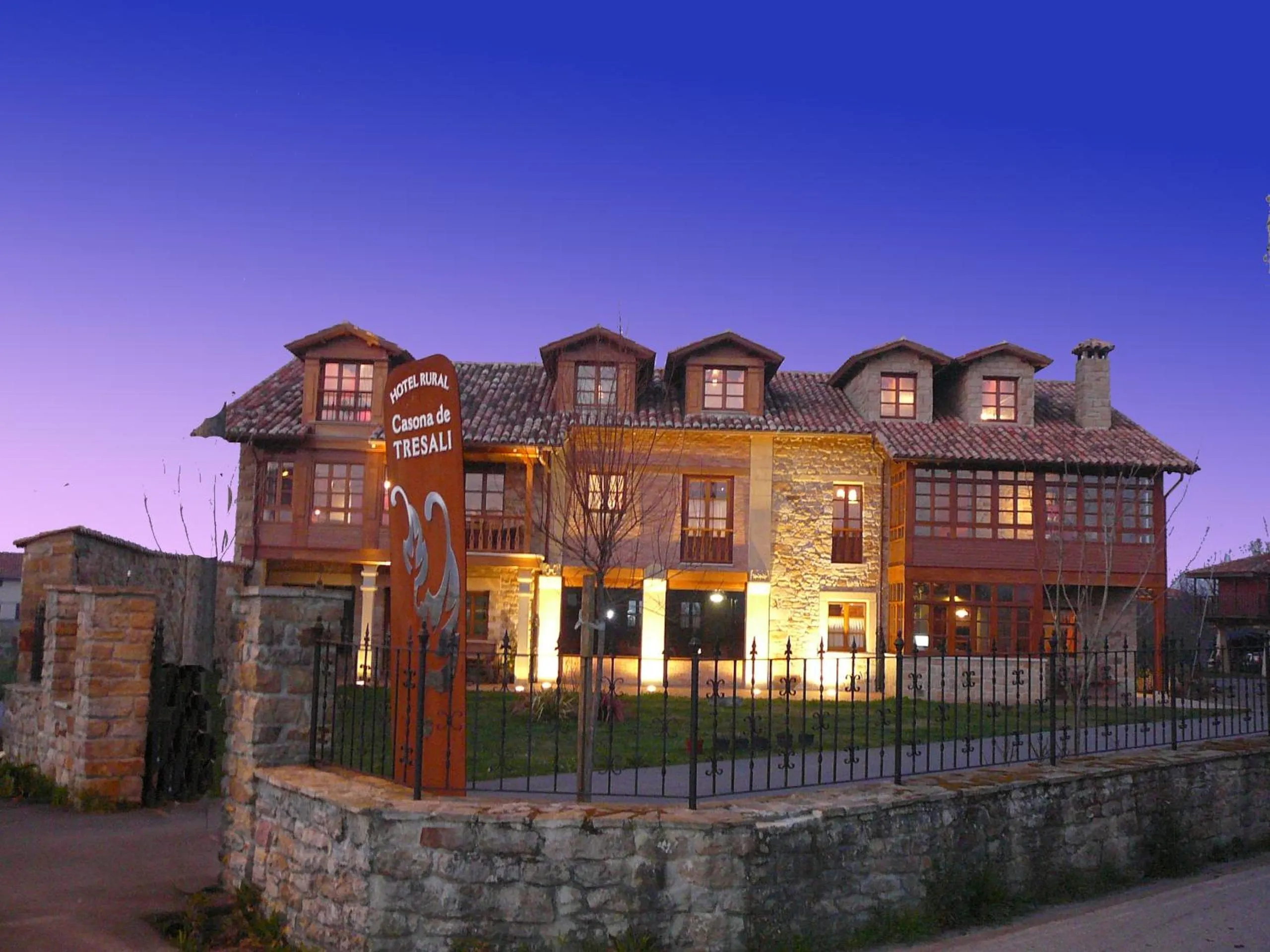 Facade/entrance in Hotel Casona De Tresali