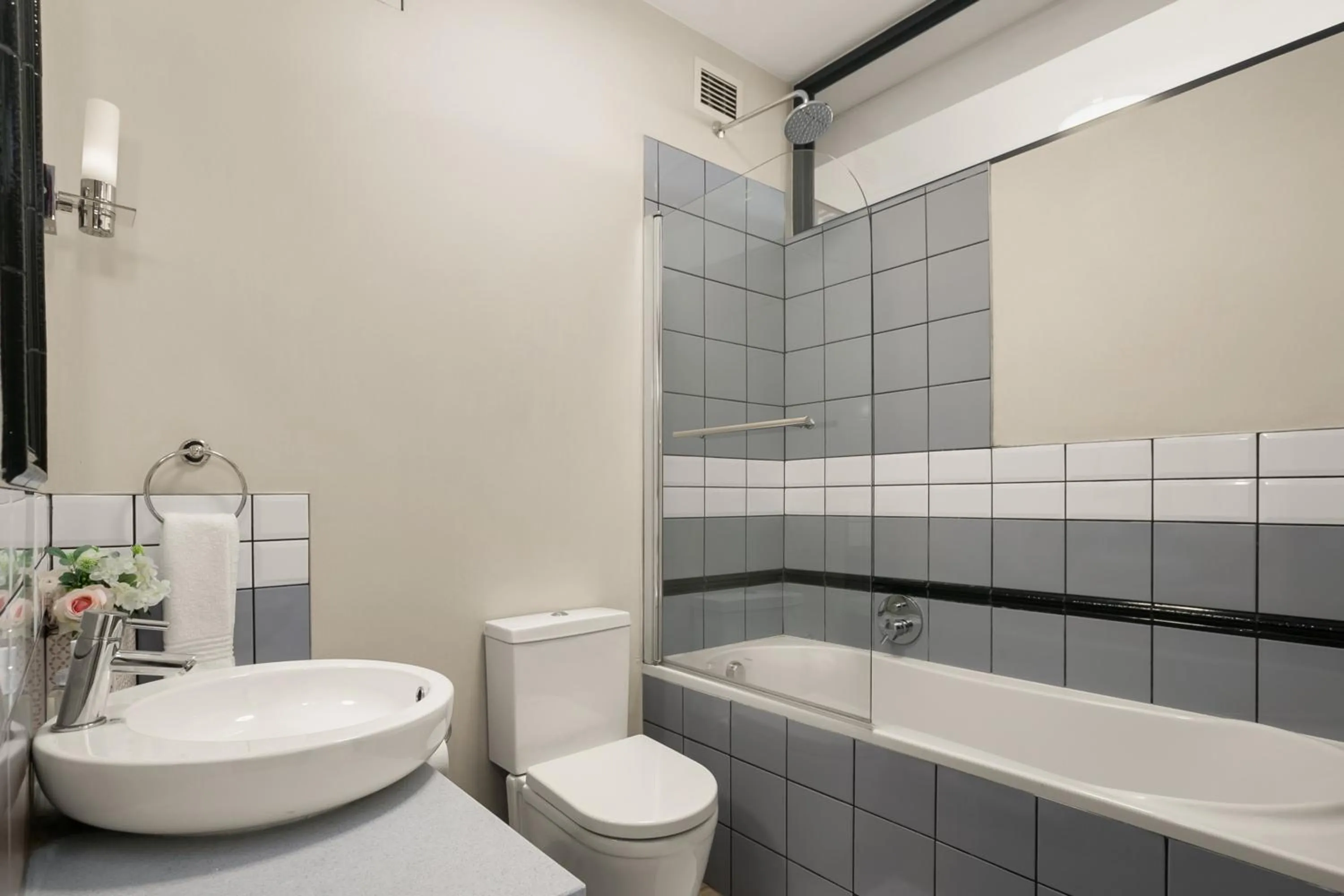 Bathroom in Easy Stay - The Vantage Rosebank