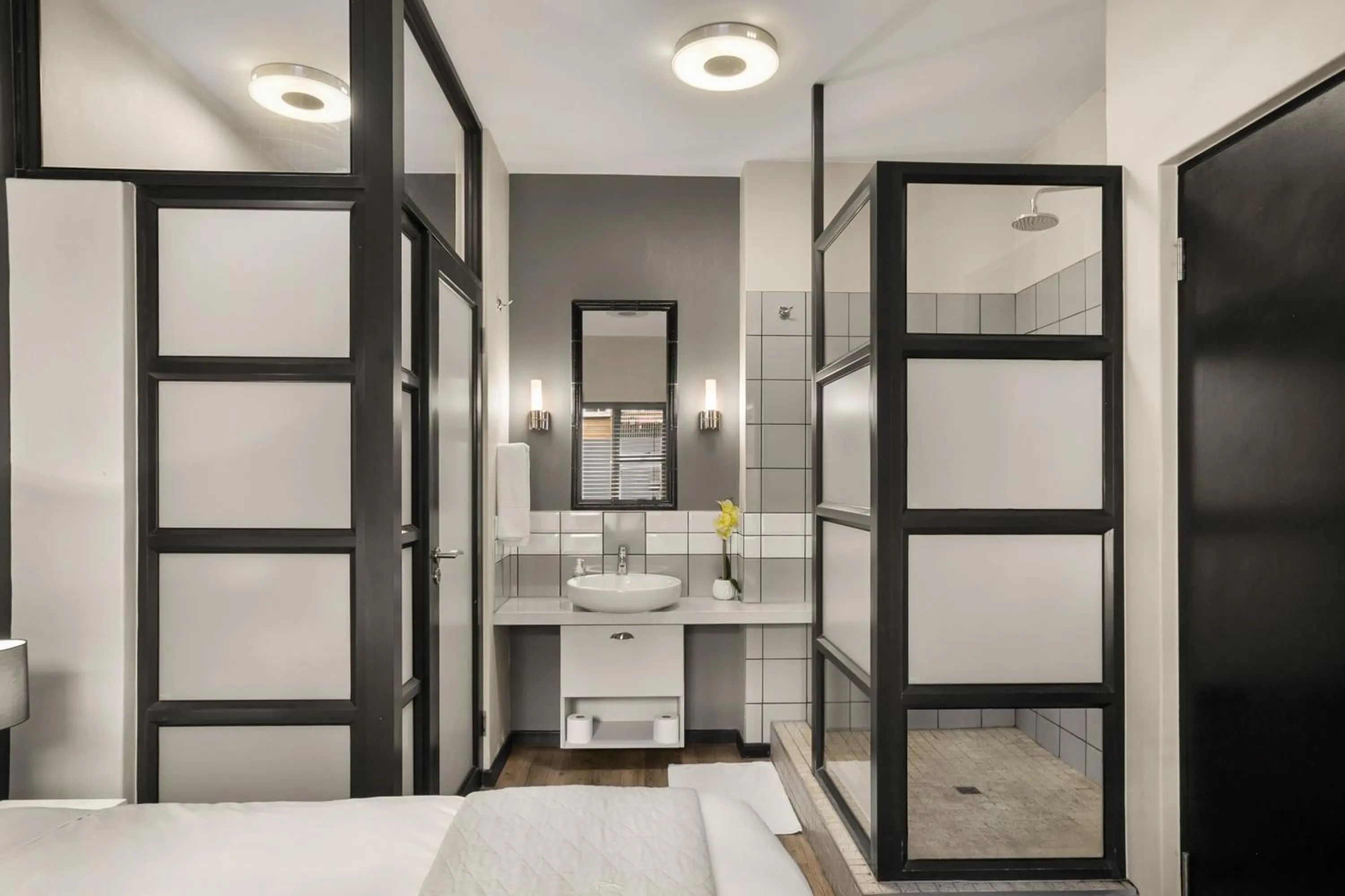 Shower, Bed in Easy Stay - The Vantage Rosebank