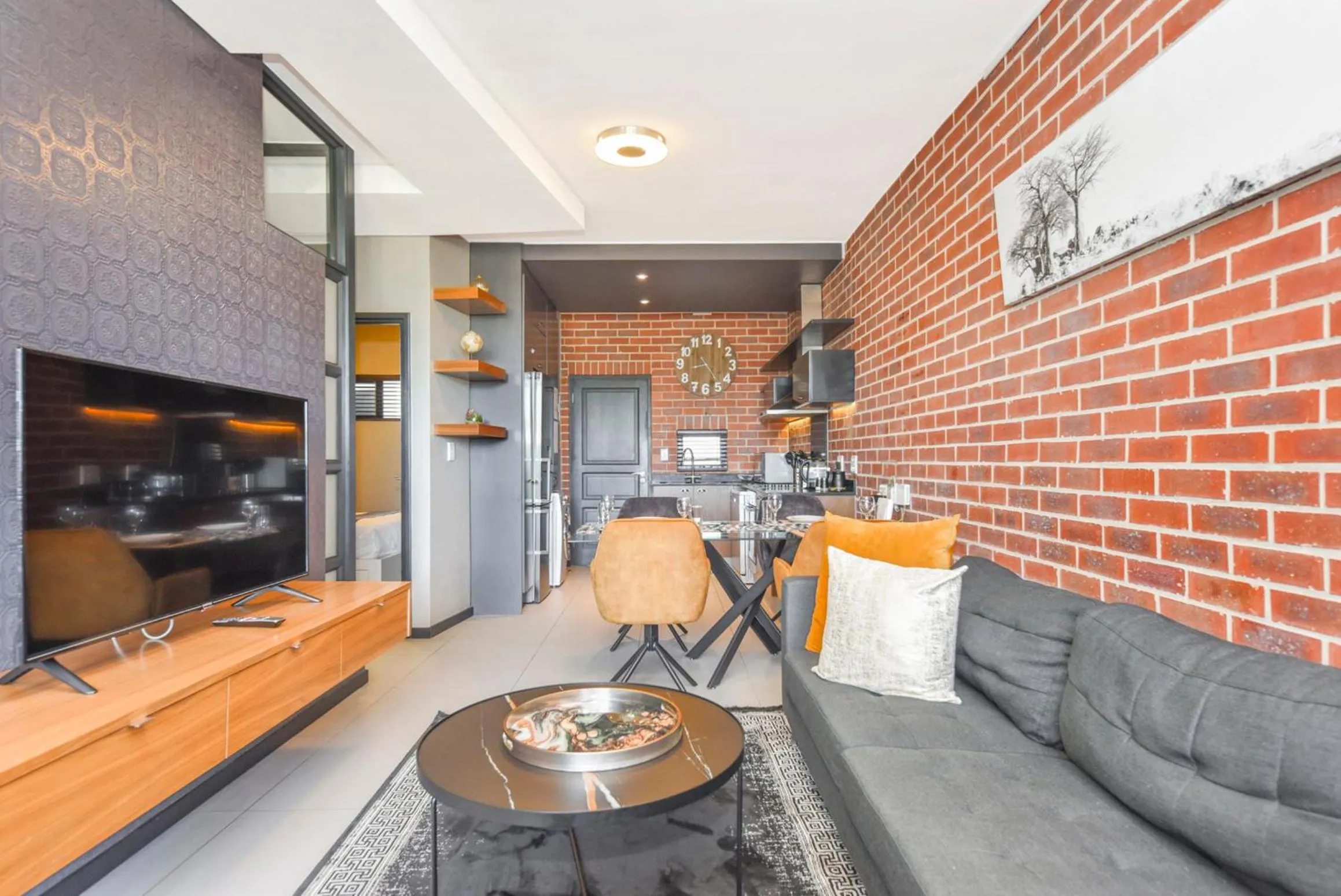 TV and multimedia in Easy Stay - The Vantage Rosebank