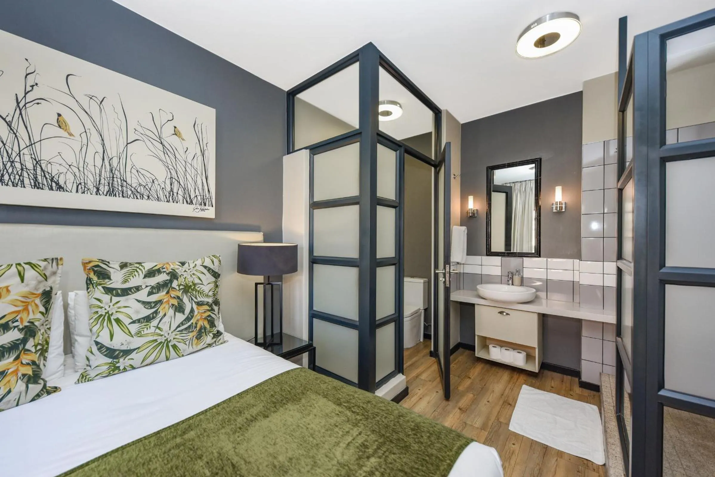 Toilet, Bed in Easy Stay - The Vantage Rosebank