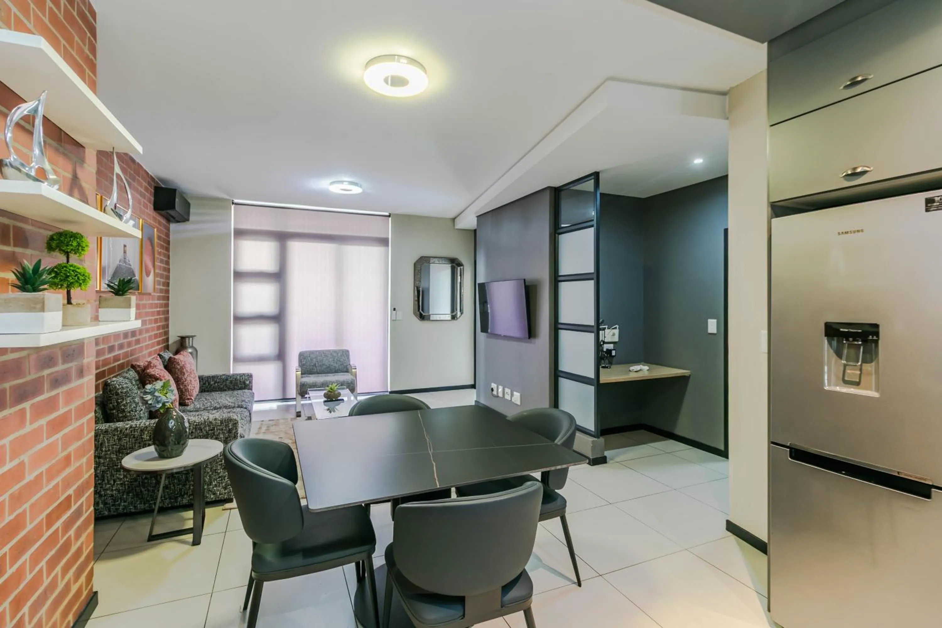 Dining area in Easy Stay - The Vantage Rosebank