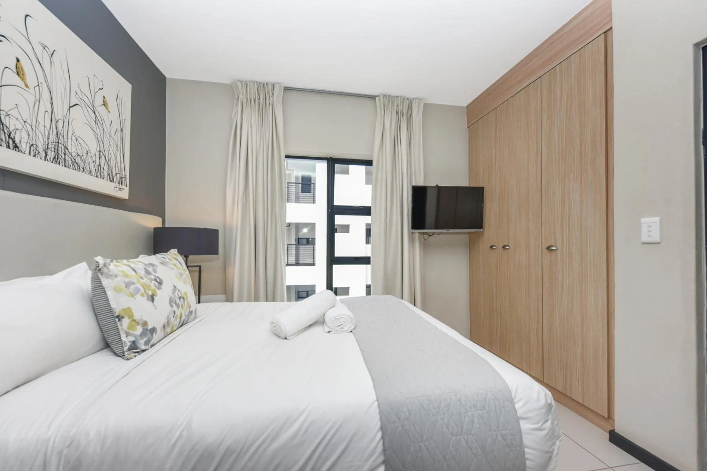 Communal lounge/ TV room, Bed in Easy Stay - The Vantage Rosebank