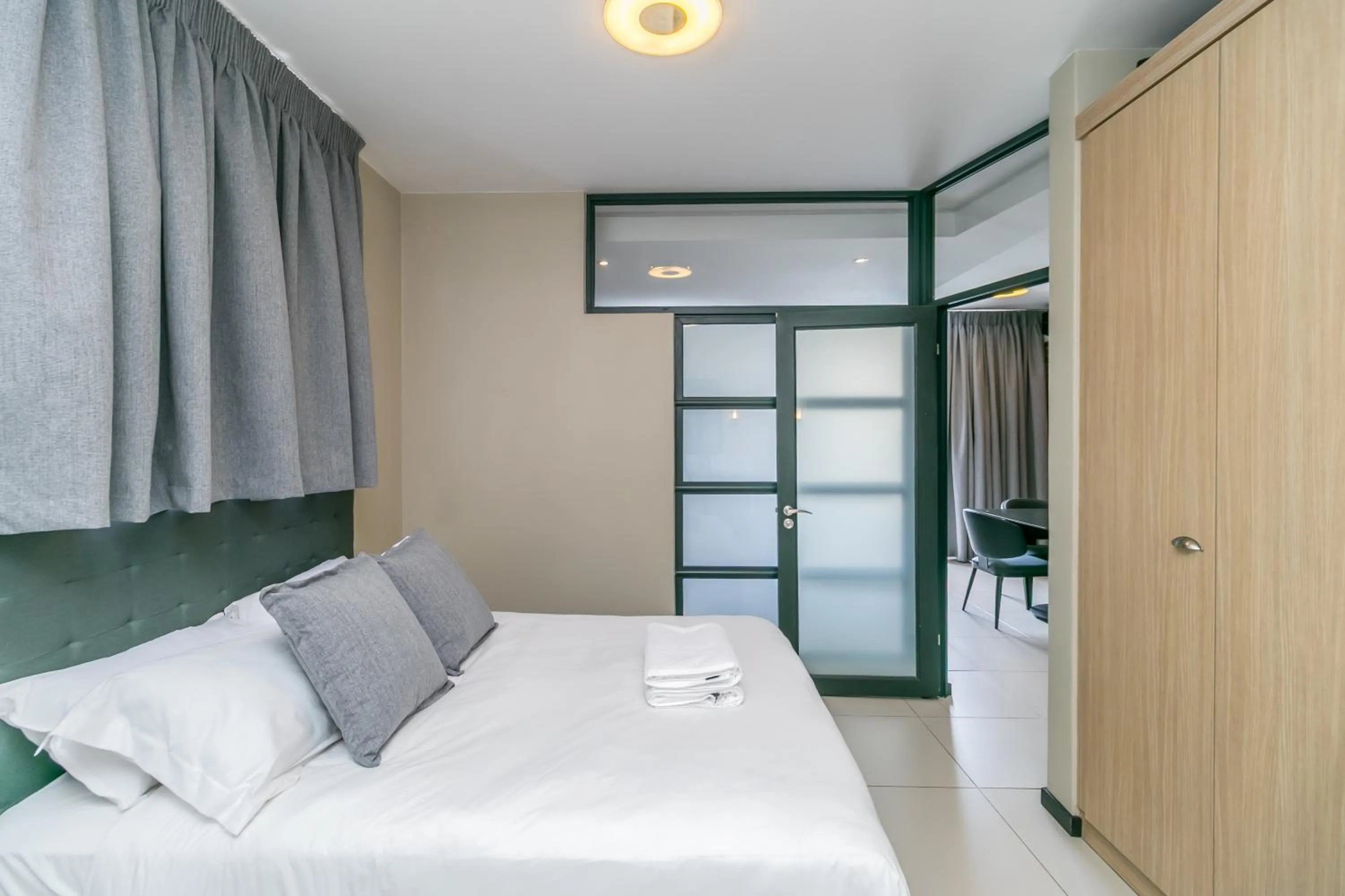 Bed in Easy Stay - The Vantage Rosebank
