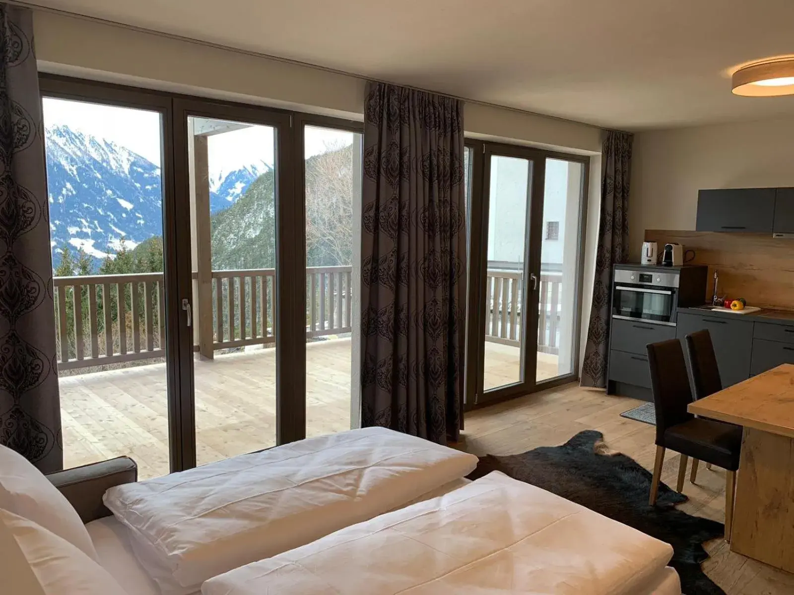 Studio with Balcony in Panorama Apart Weisses Rössl Studio with Balcony in Panorama Apart Weisses Rössl