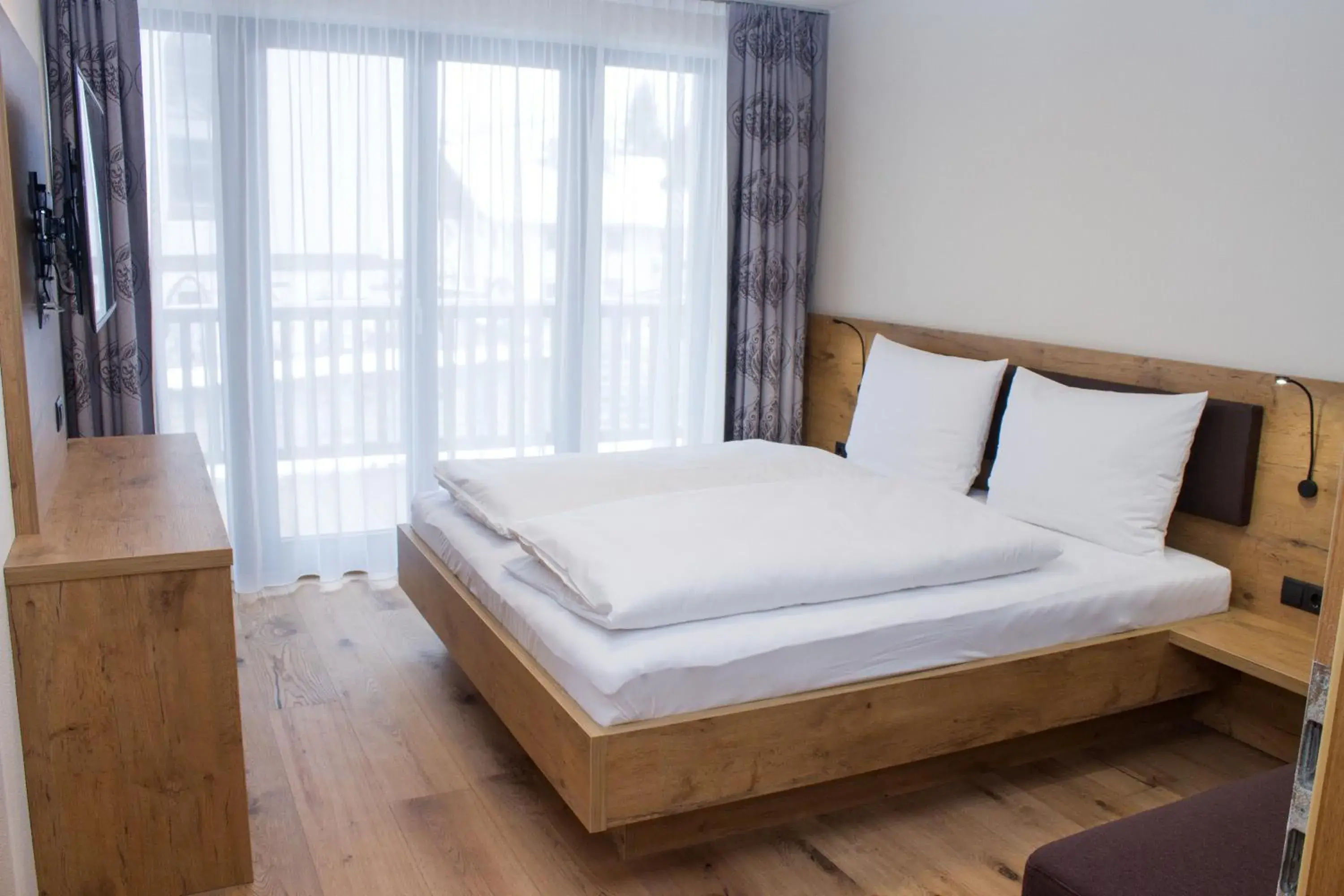 Double Room with Balcony in Panorama Apart Weisses Rössl Double Room with Balcony in Panorama Apart Weisses Rössl