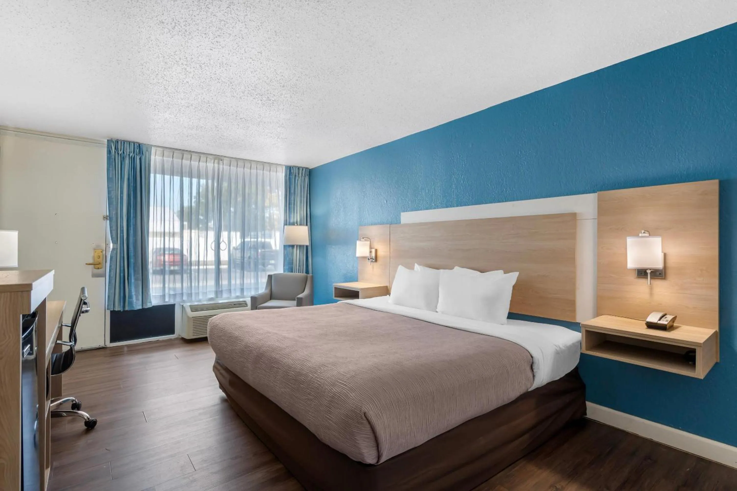 Bedroom, Bed in Quality Inn & Suites Conference Center