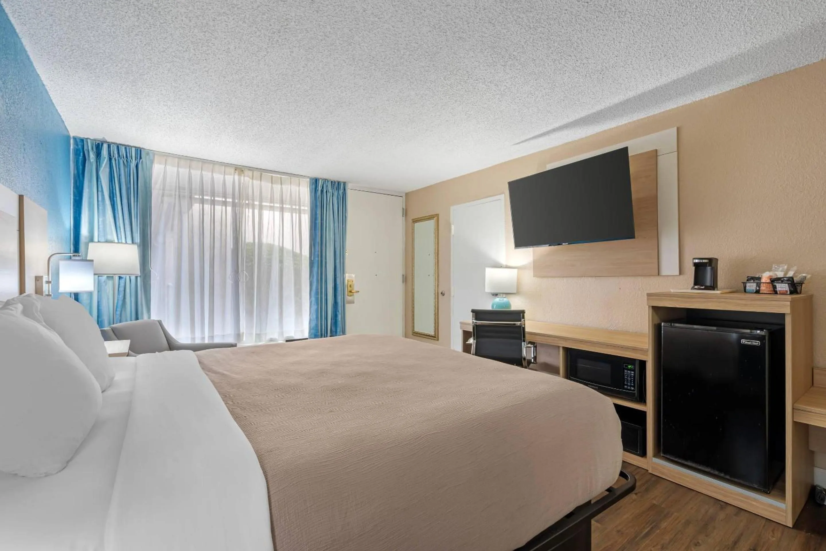 Bedroom, Bed in Quality Inn & Suites Conference Center