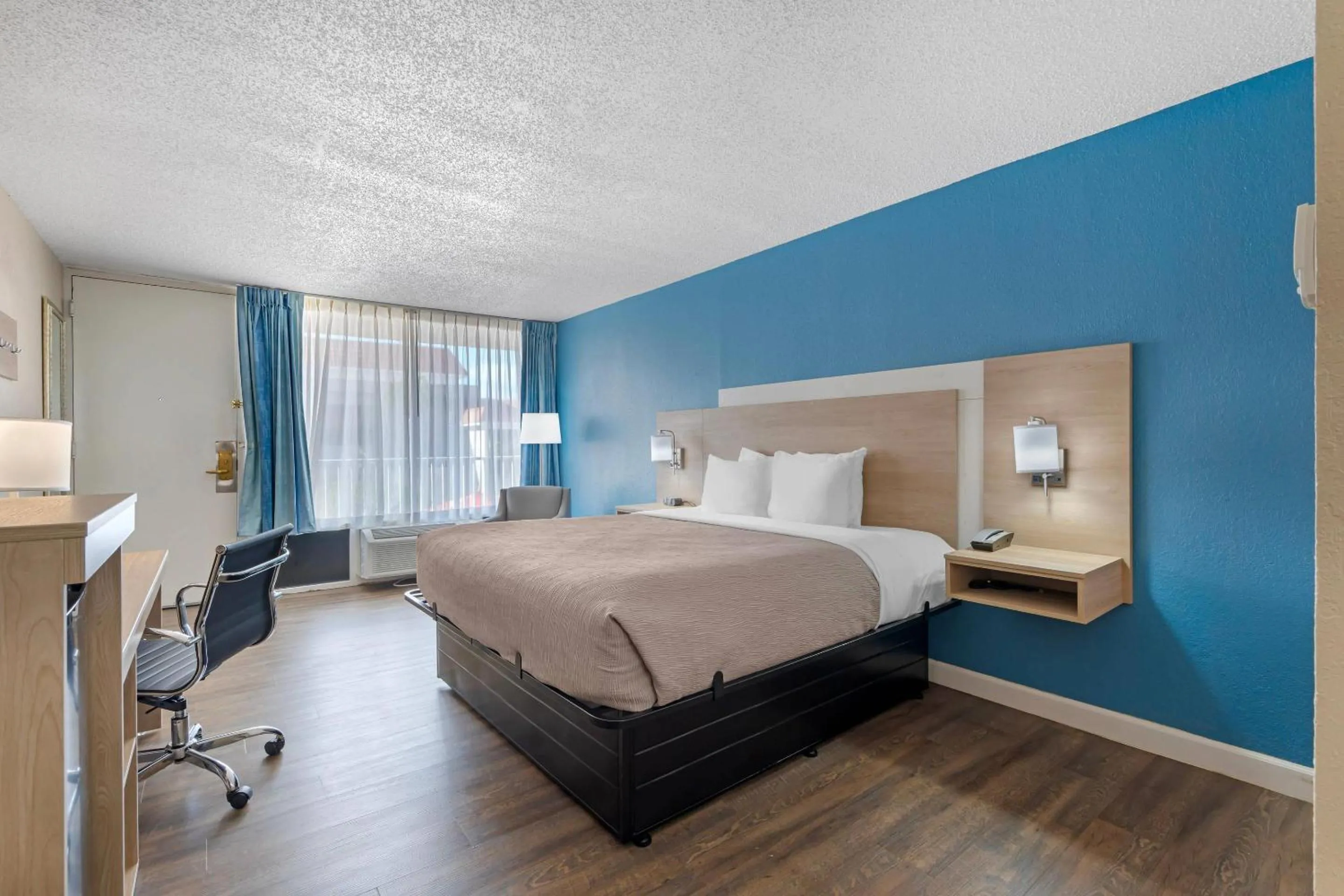 Bedroom, Bed in Quality Inn & Suites Conference Center