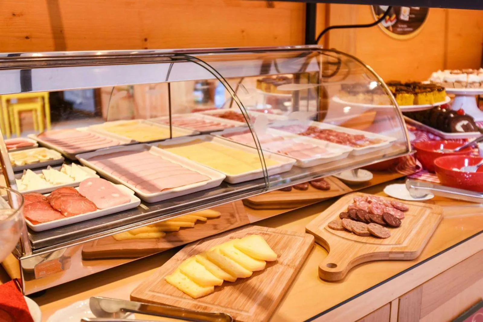 Buffet breakfast in Hotel das Hortênsias