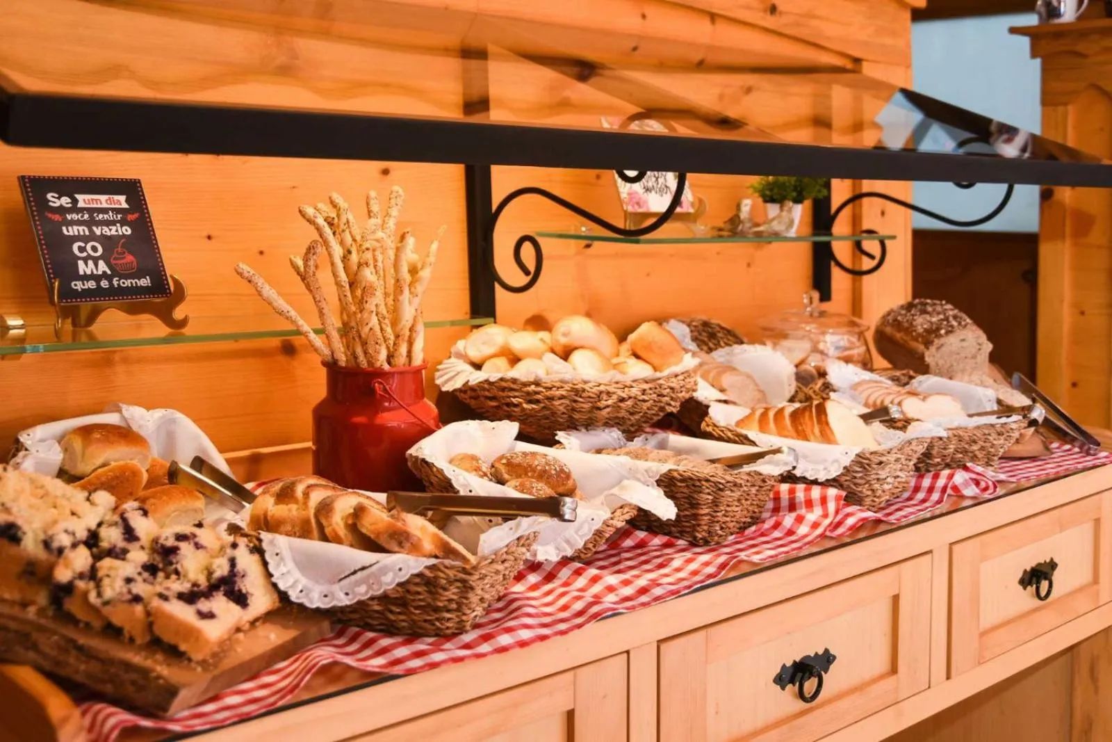 Buffet breakfast in Hotel das Hortênsias