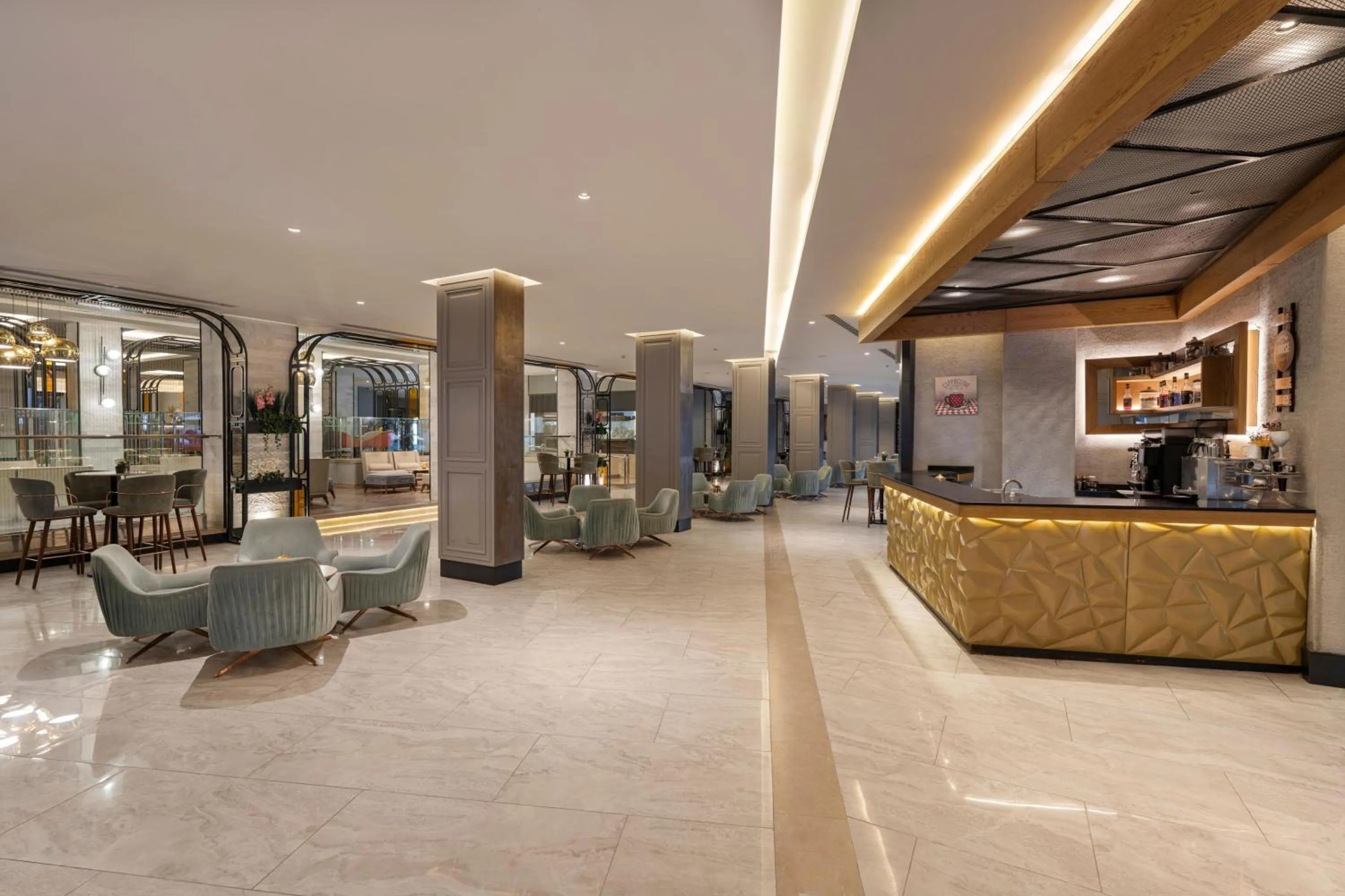 Lounge or bar in Limak Atlantis Deluxe Hotel Belek