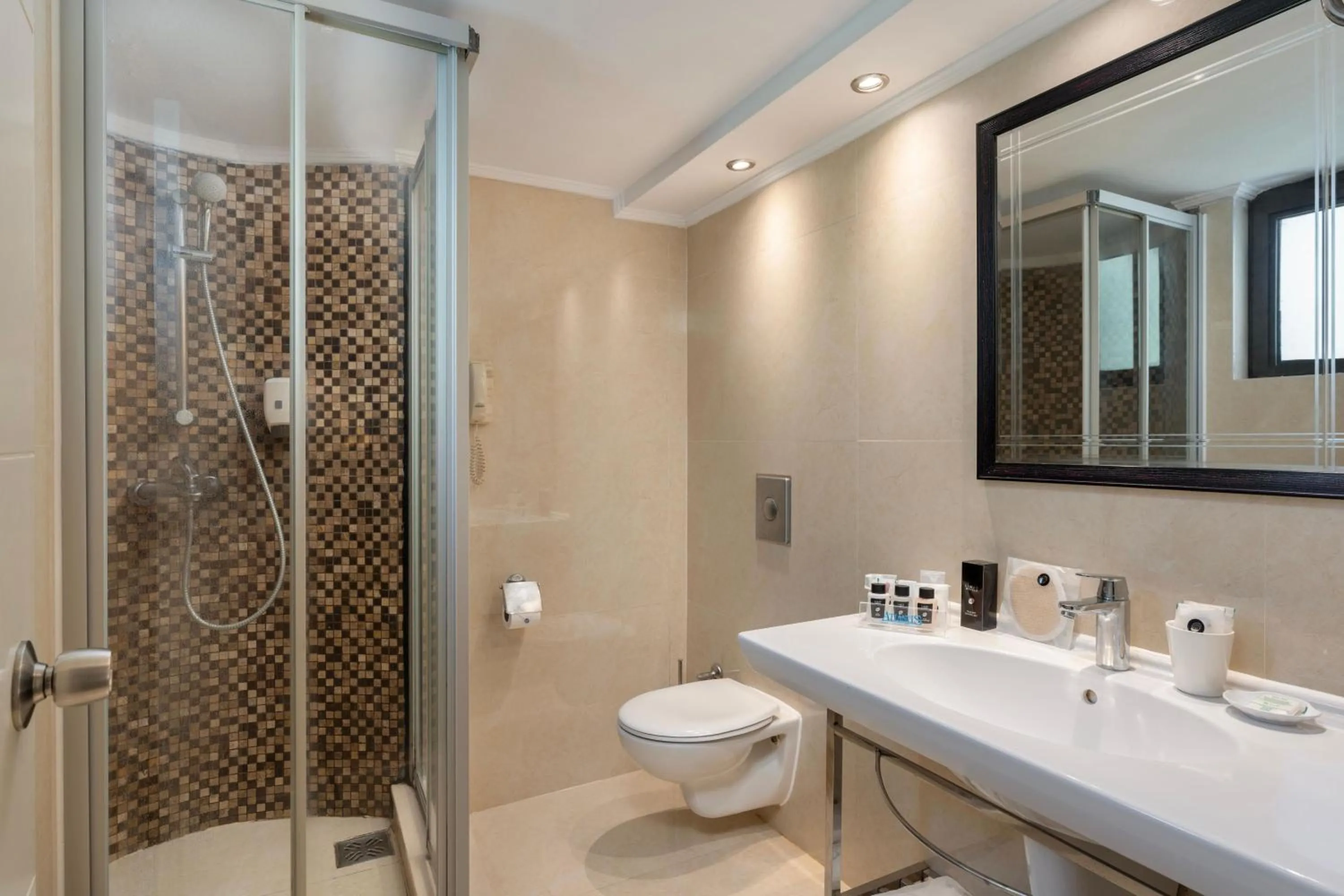 Shower in Limak Atlantis Deluxe Hotel Belek