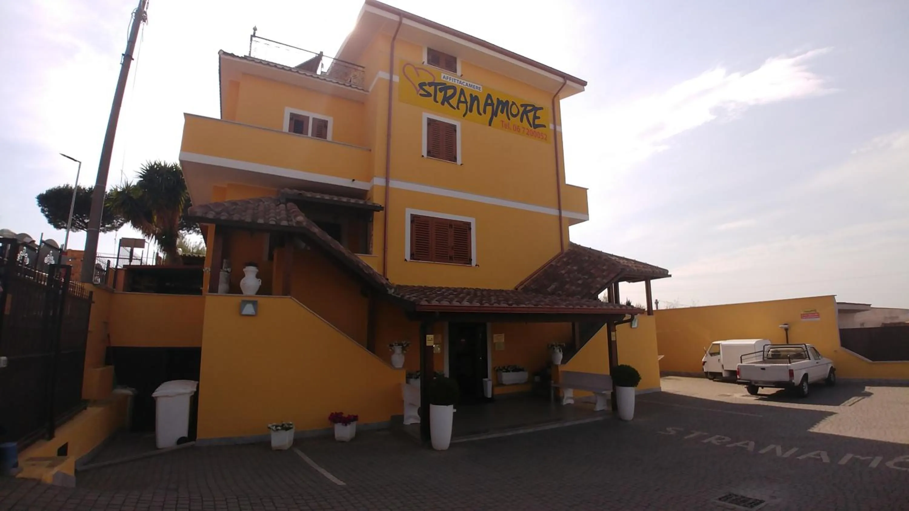 Property building in Affittacamere Stranamore