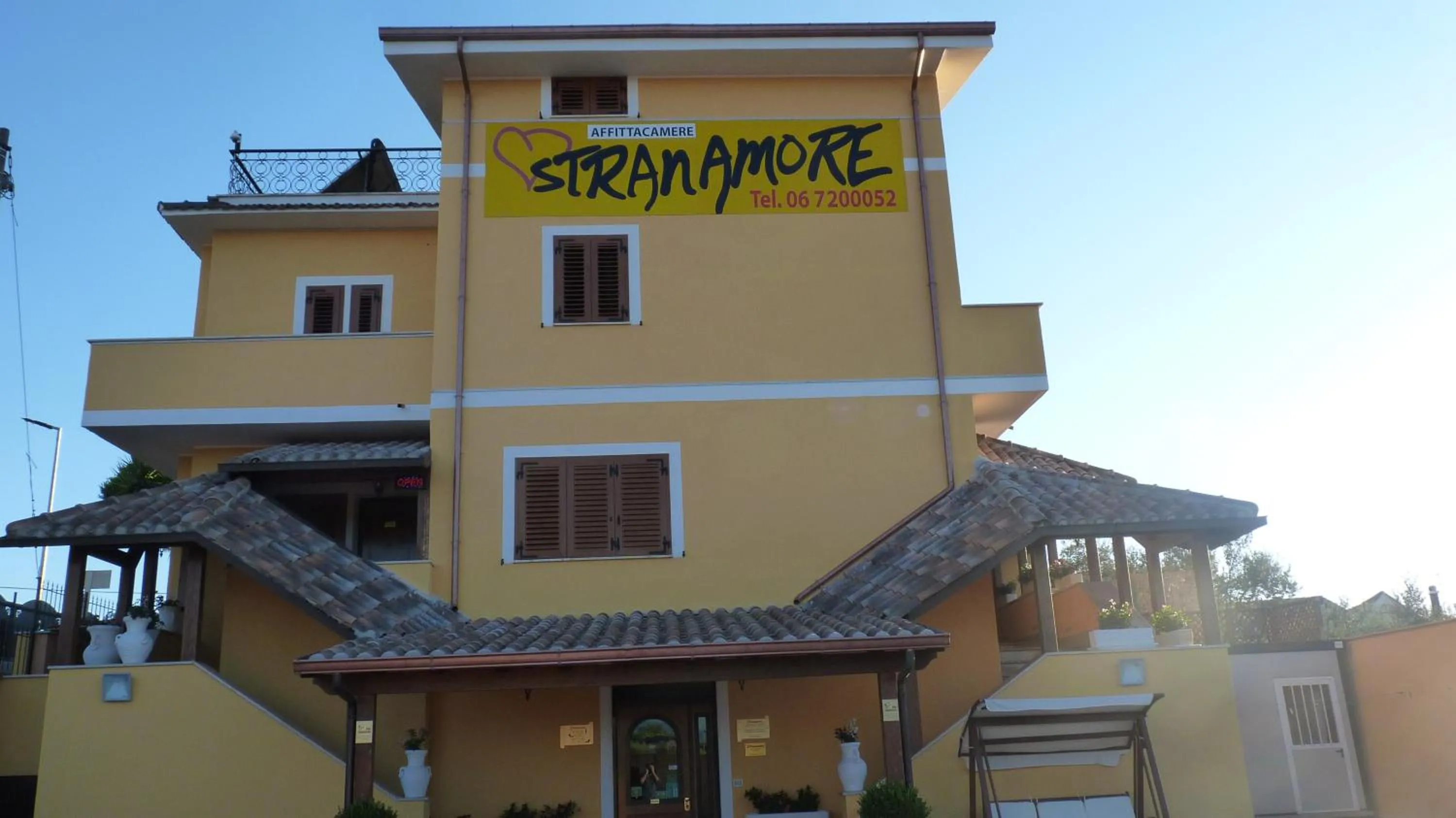 Property building in Affittacamere Stranamore