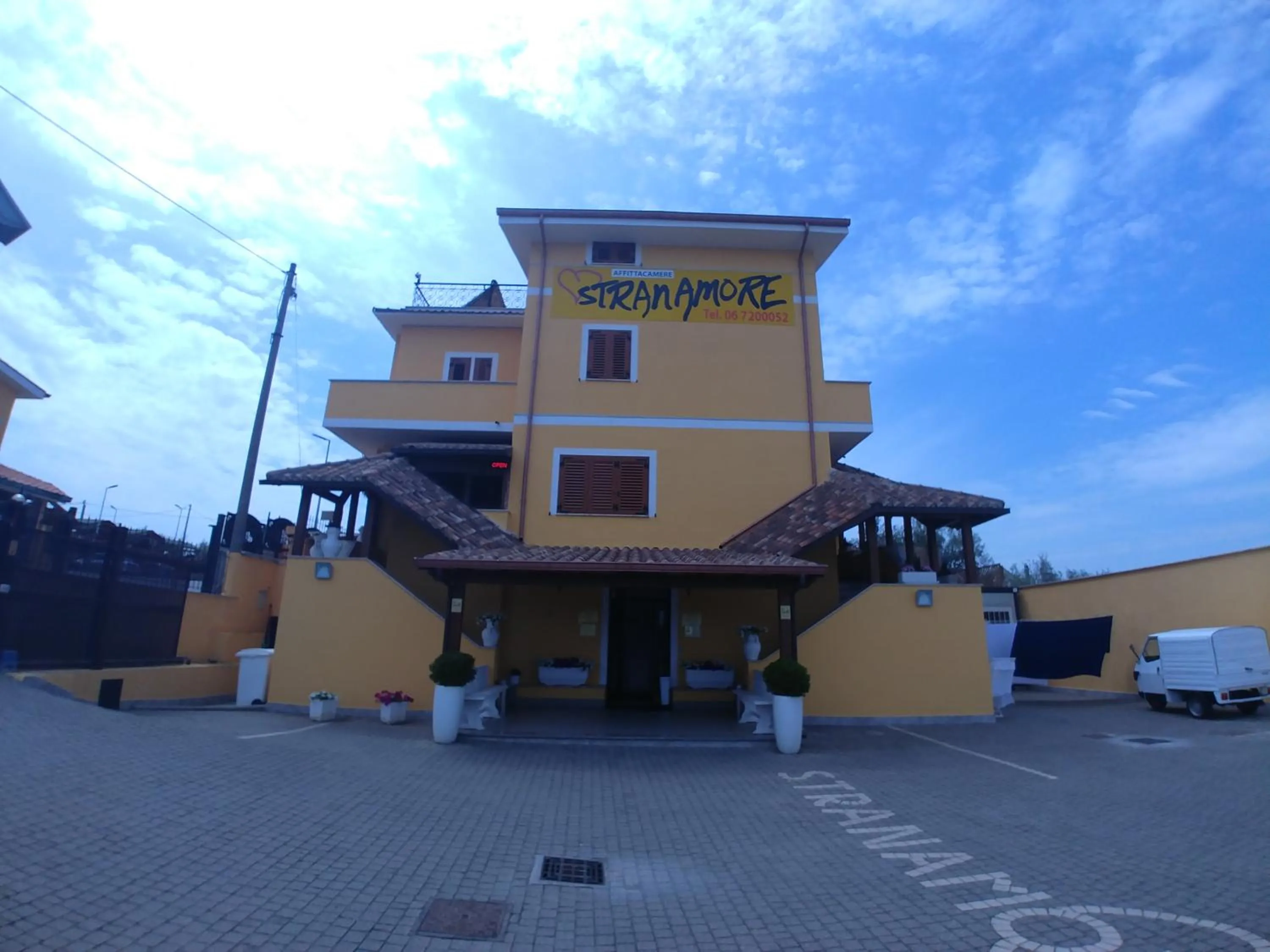 Property building in Affittacamere Stranamore