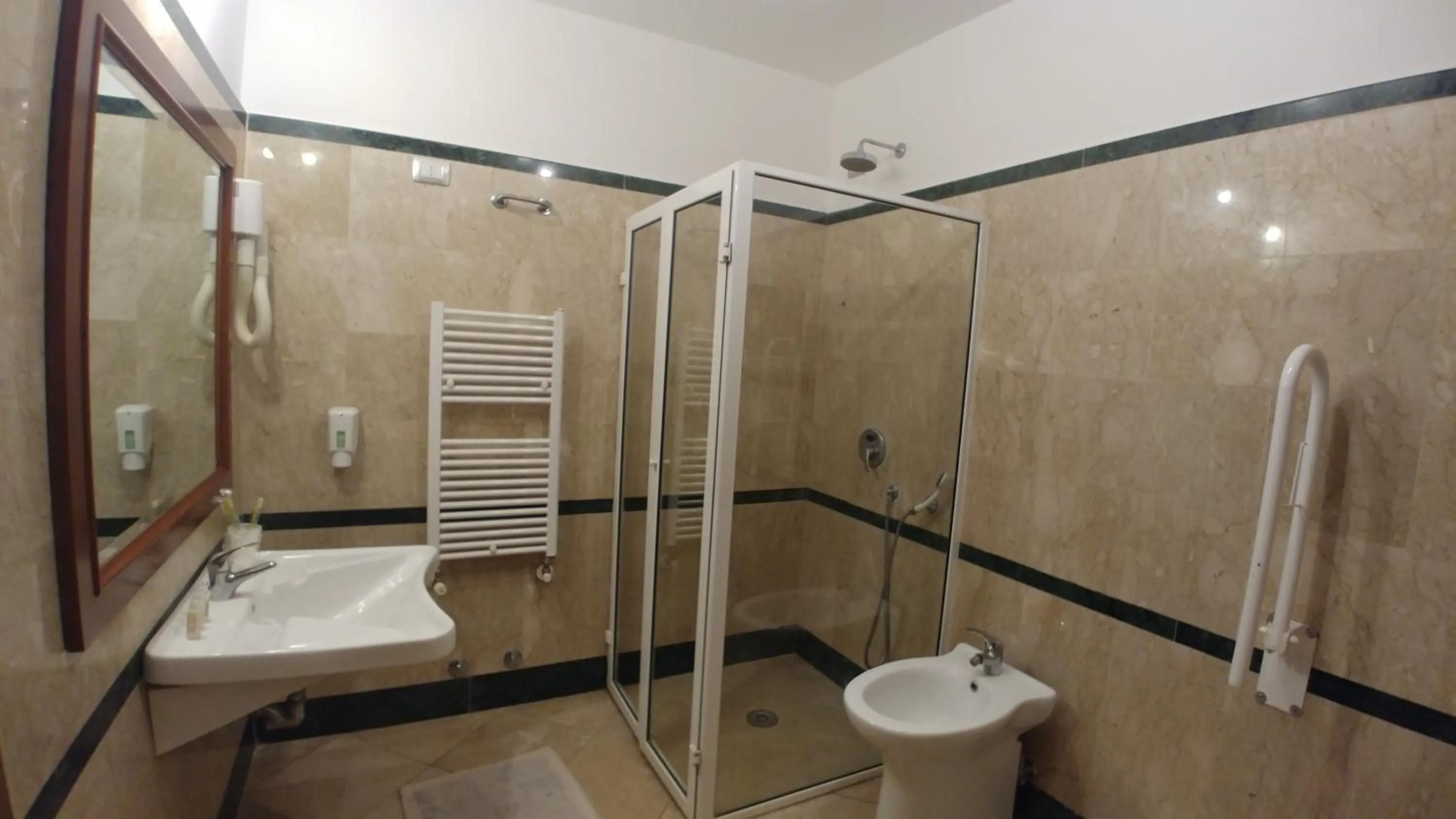 Shower in Affittacamere Stranamore